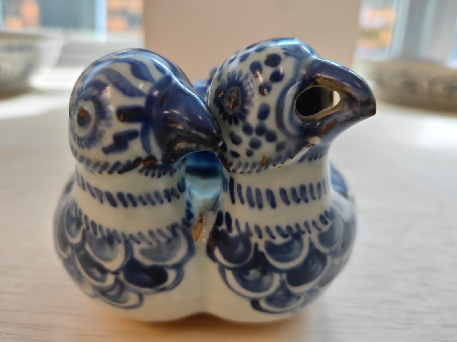 A BLUE AND WHITE TWIN DUCK WATER DROPPER AND COVER - Bild 12 aus 17