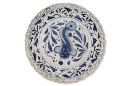 A LARGE VIETNAMESE BLUE AND WHITE FISH DISH