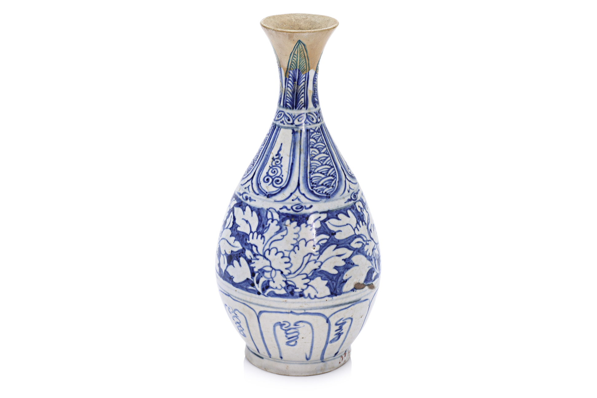 A VIETNAMESE BLUE AND WHITE PEAR SHAPED BOTTLE VASE