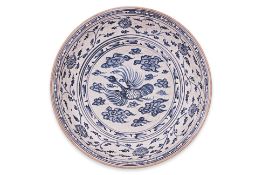 A LARGE VIETNAMESE BLUE AND WHITE DISH WITH FLYING CRANE
