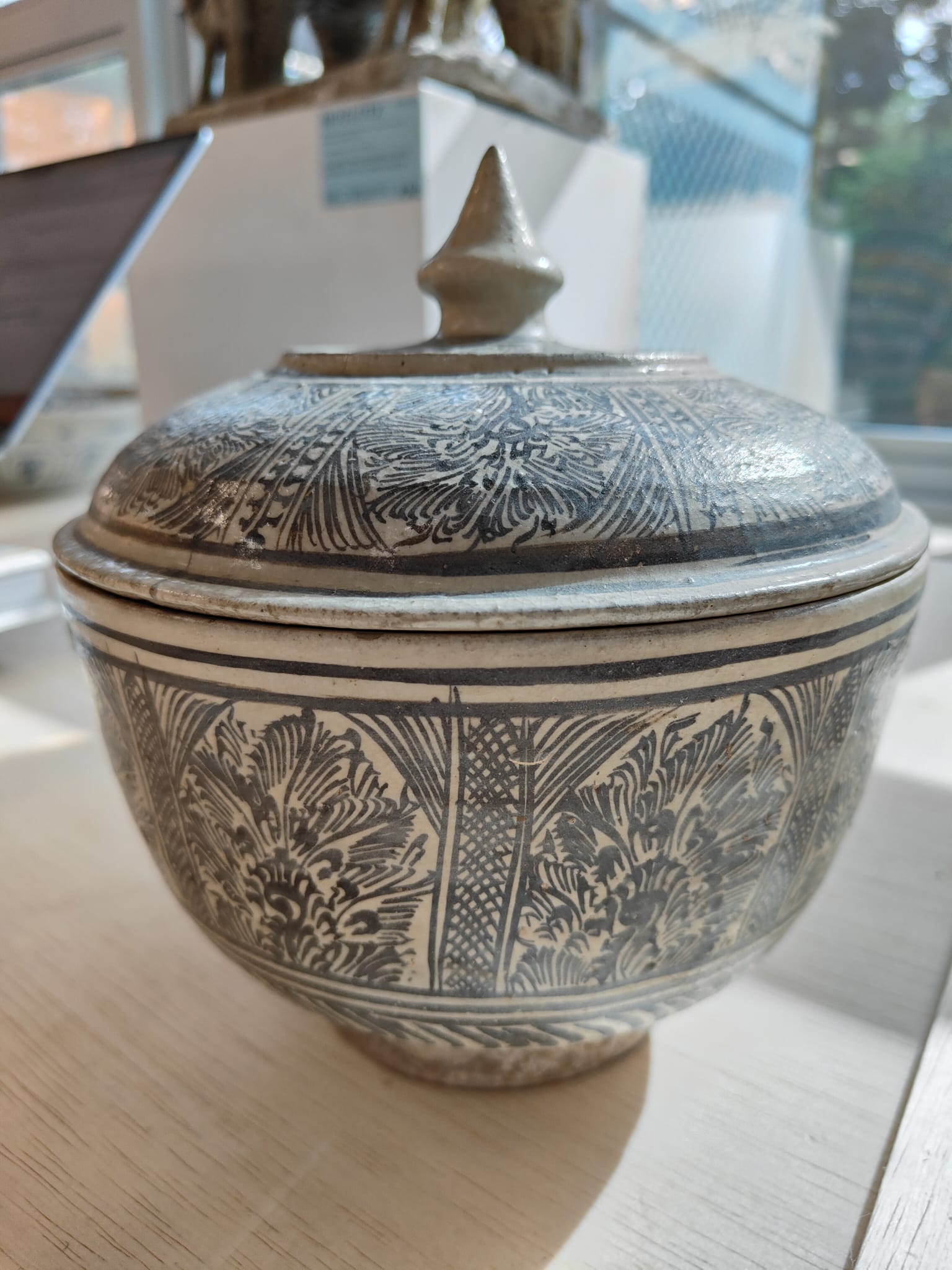 A LARGE THAI BOWL AND COVER - Image 7 of 11
