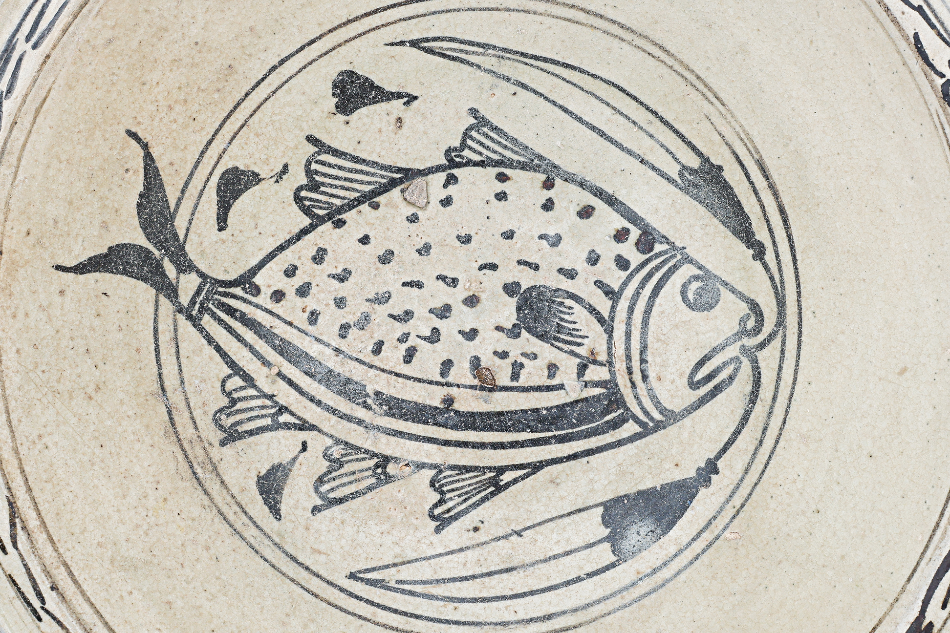A THAI FISH DECORATED DISH - Bild 2 aus 8