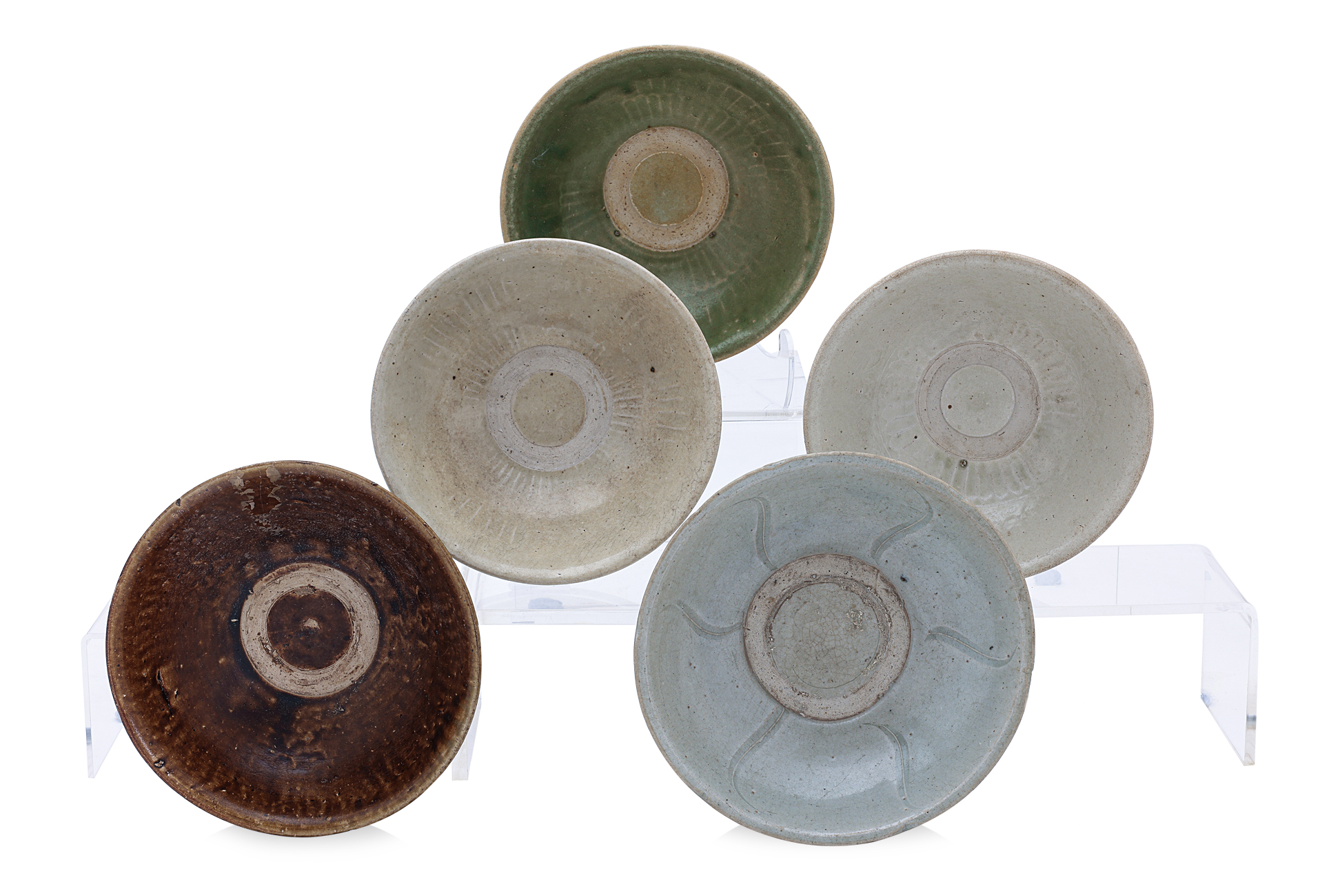 A GROUP OF FIVE VIETNAMESE BOWLS