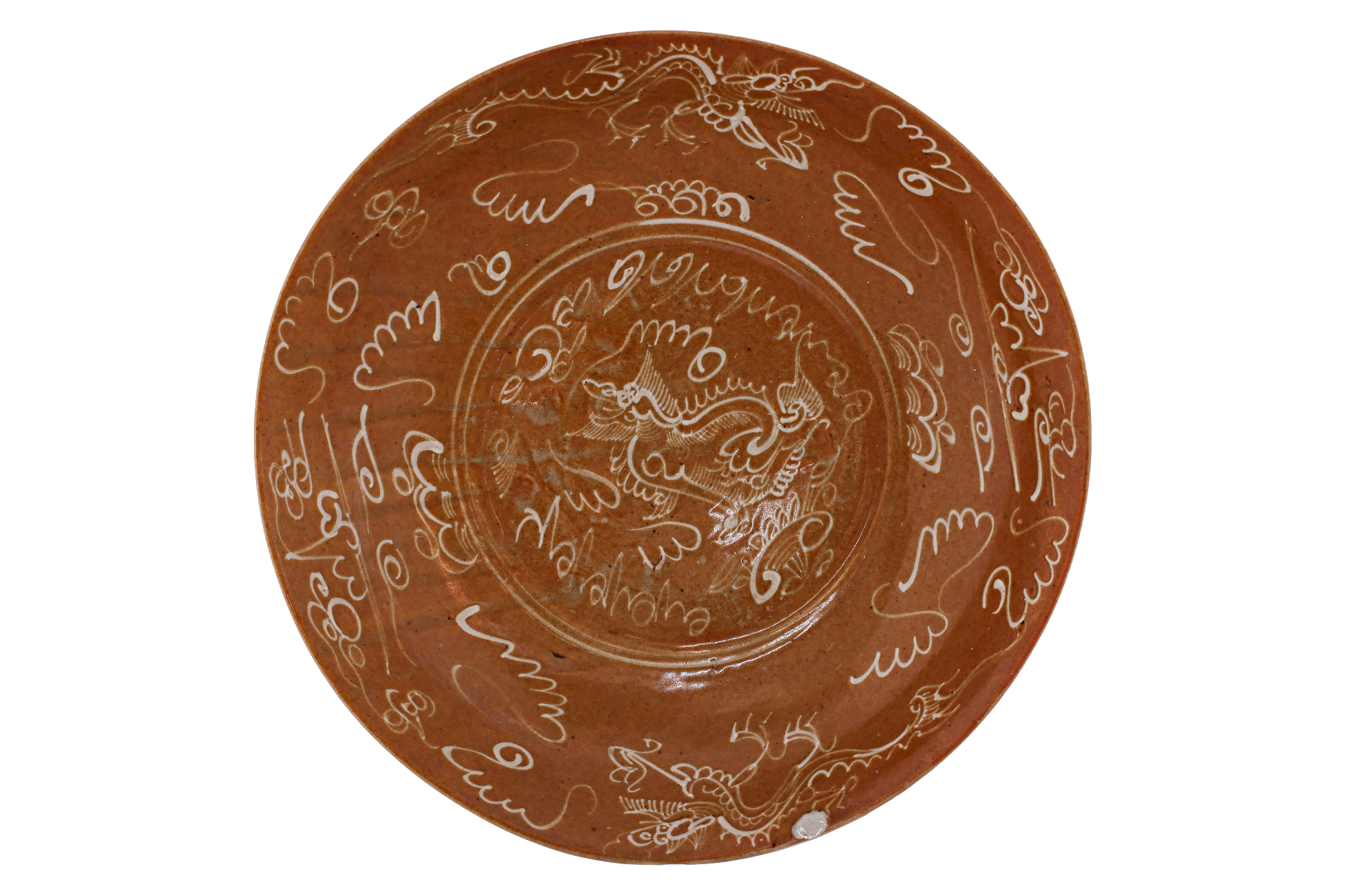 A LARGE SWATOW SLIP-DECORATED RUSSET GROUND BOWL
