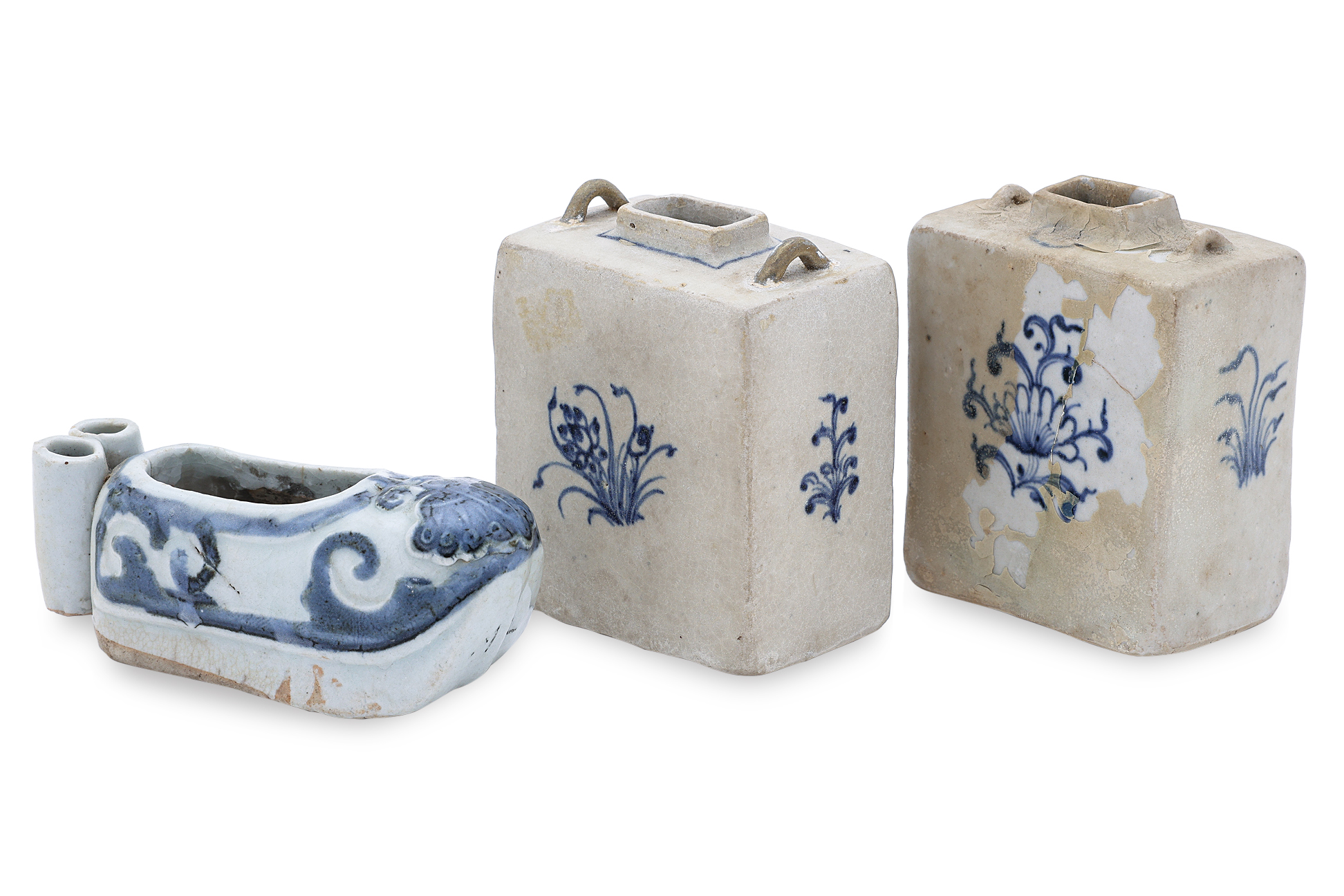 A BLUE AND WHITE SHOE FORM BRUSH WASHER AND TWO WATER POTS