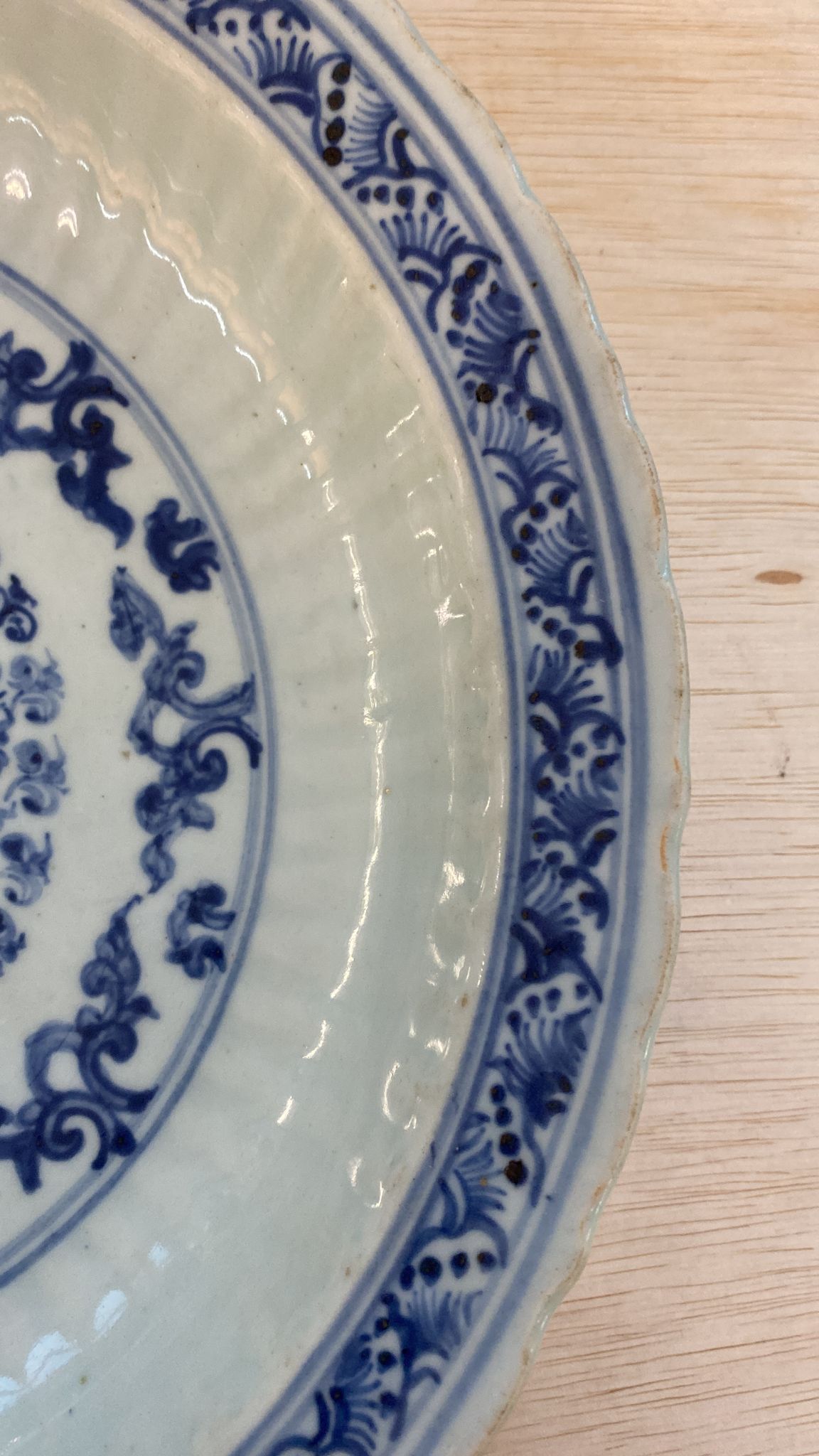 A BLUE AND WHITE PORCELAIN PHOENIX DISH - Image 6 of 13