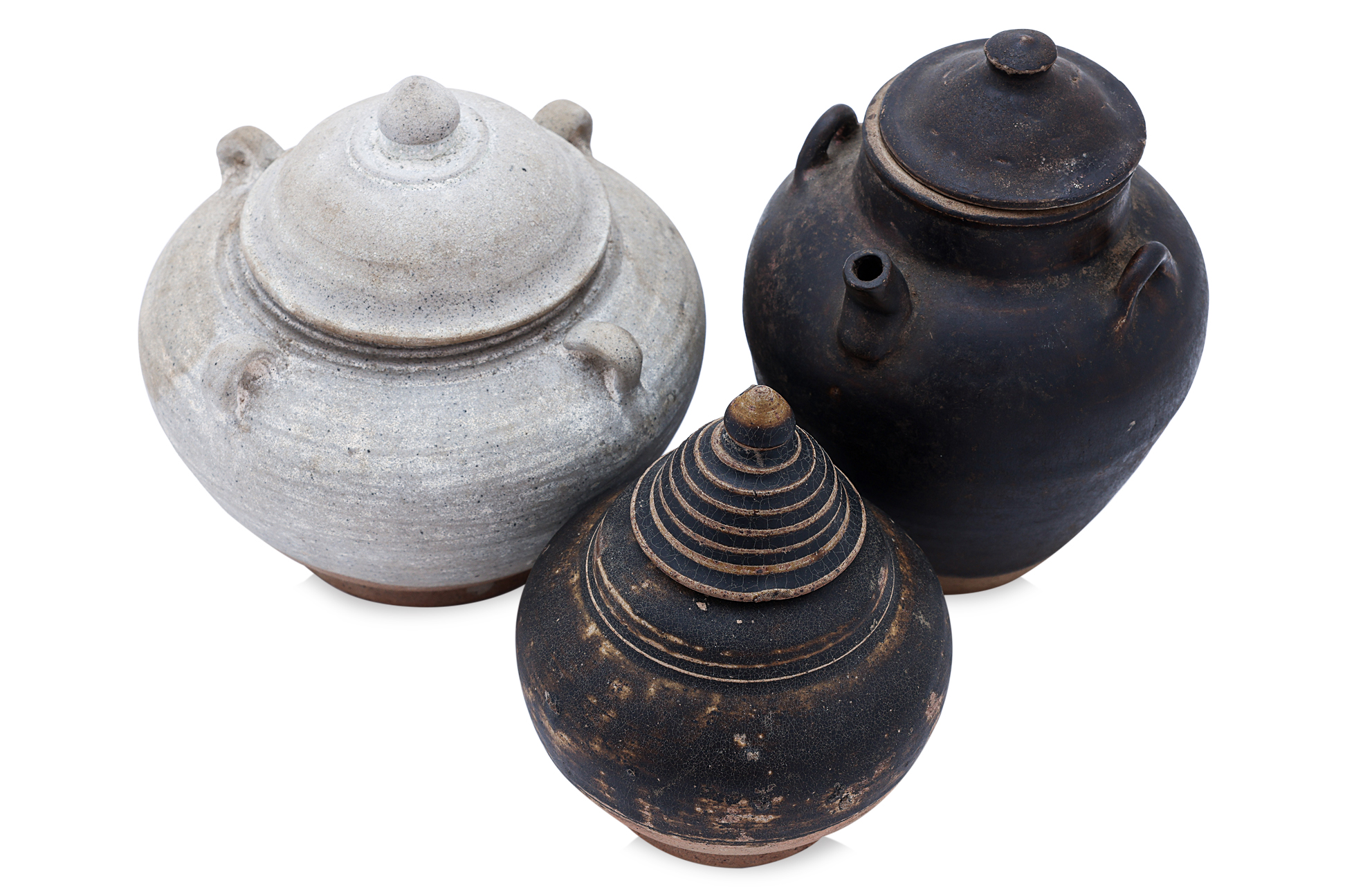 A GROUP OF THREE POTTERY JARS AND COVERS - Image 2 of 4