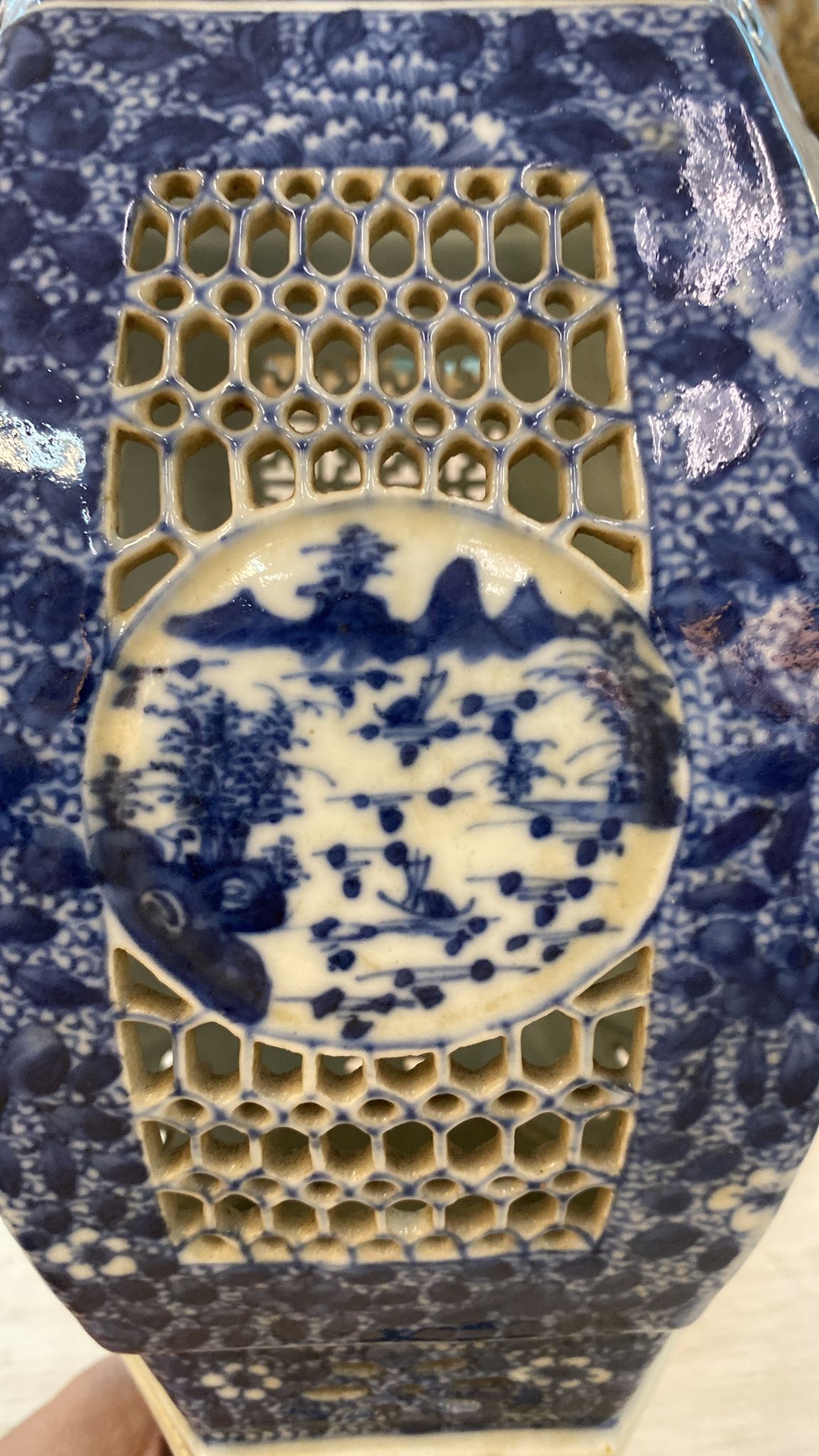 A PAIR OF BLUE AND WHITE RETICULATED PORCELAIN LANTERNS - Image 6 of 13
