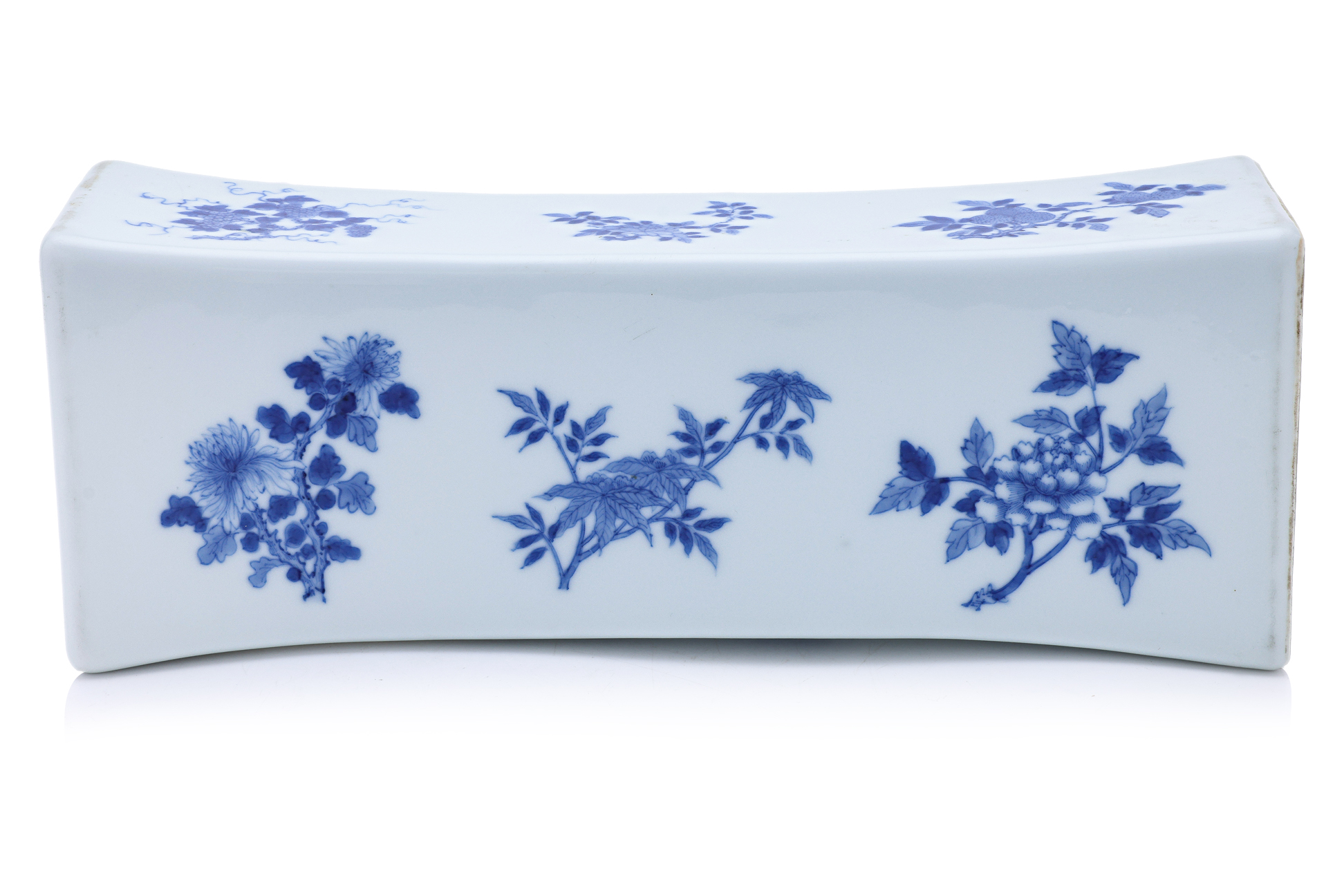 A LARGE BLUE AND WHITE PORCELAIN PILLOW