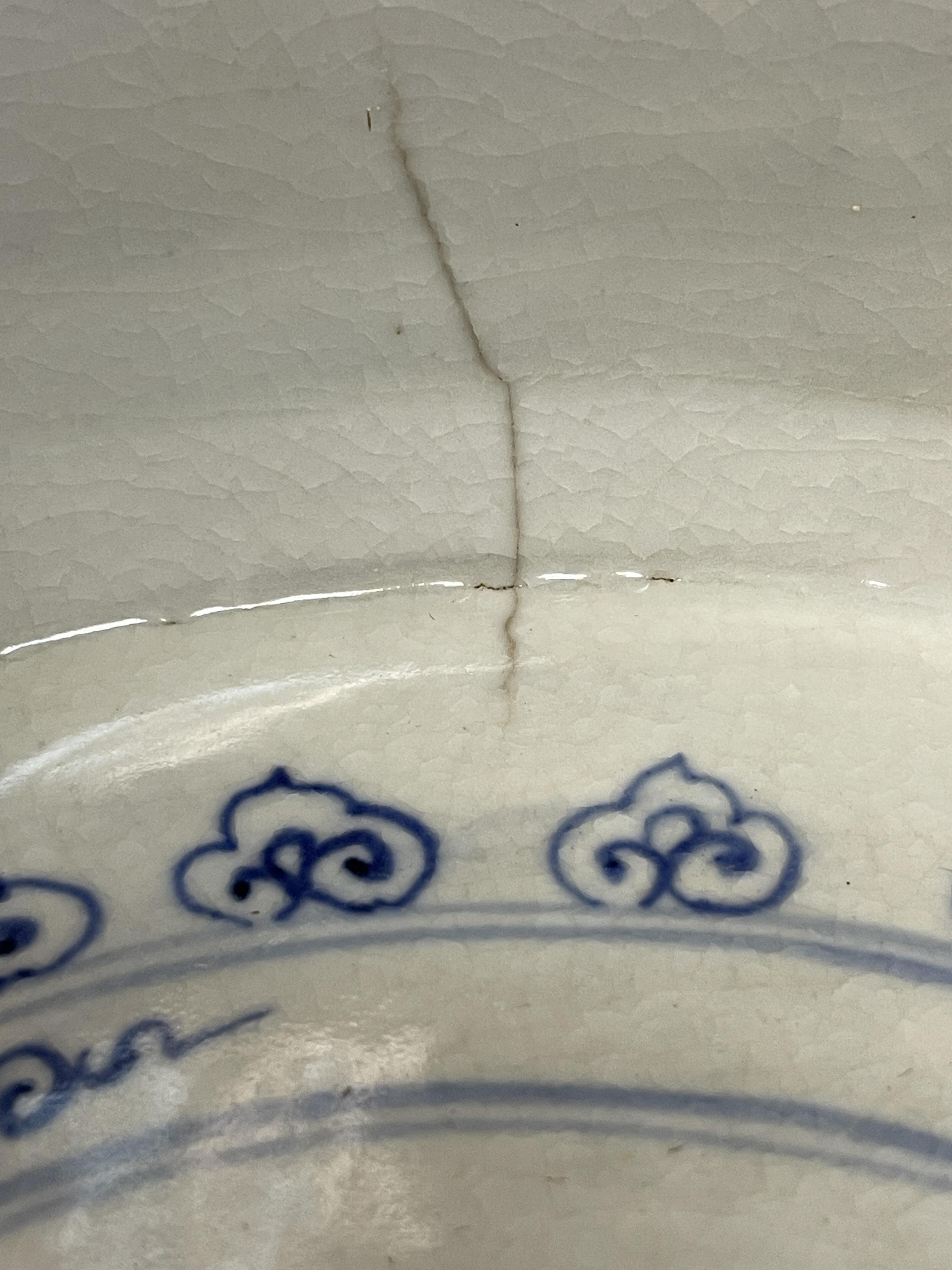A LARGE AND RARE VIETNAMESE BLUE AND WHITE BOWL AND COVER - Image 9 of 29