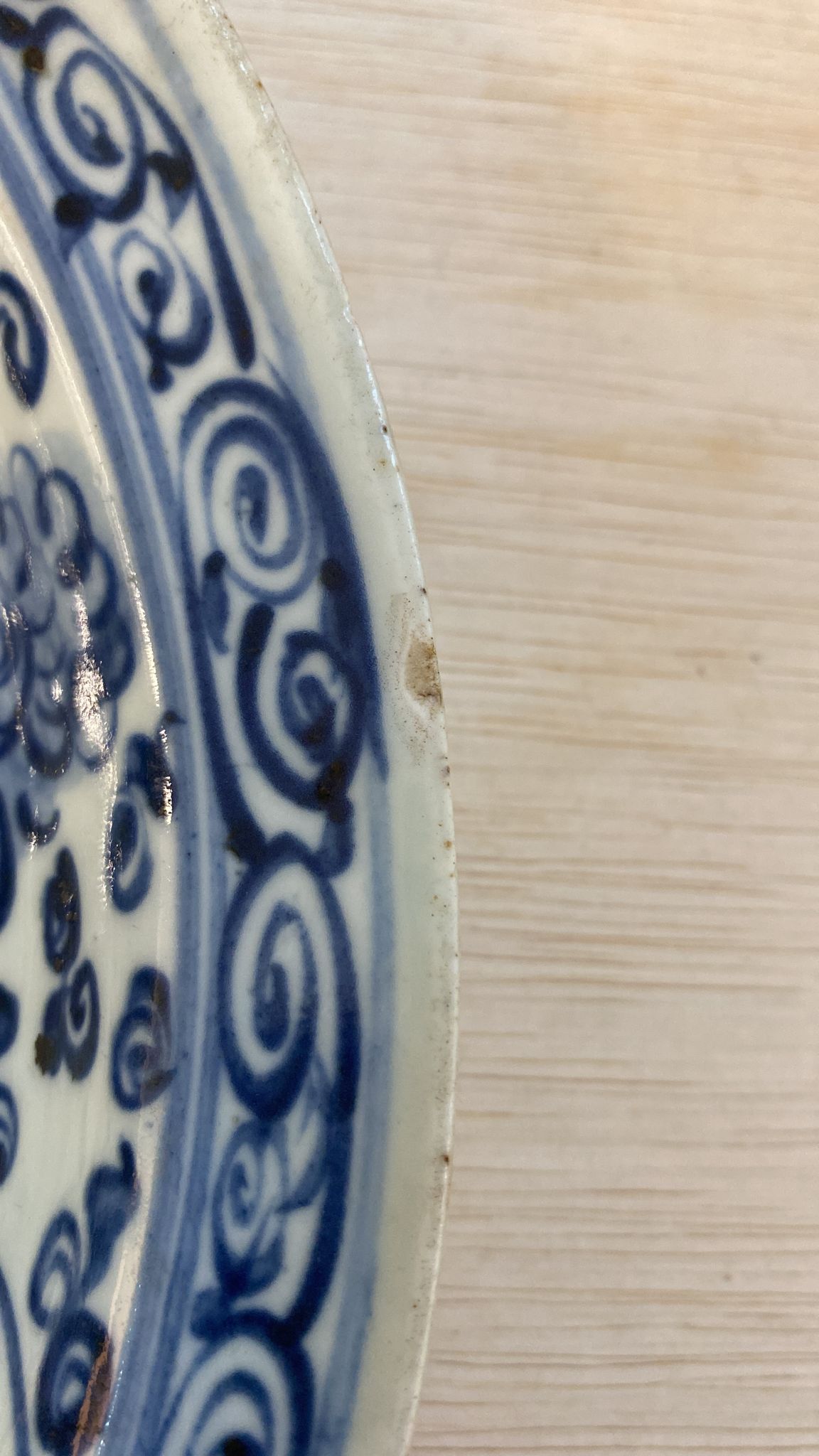 A BLUE AND WHITE PHOENIX DISH - Image 10 of 15