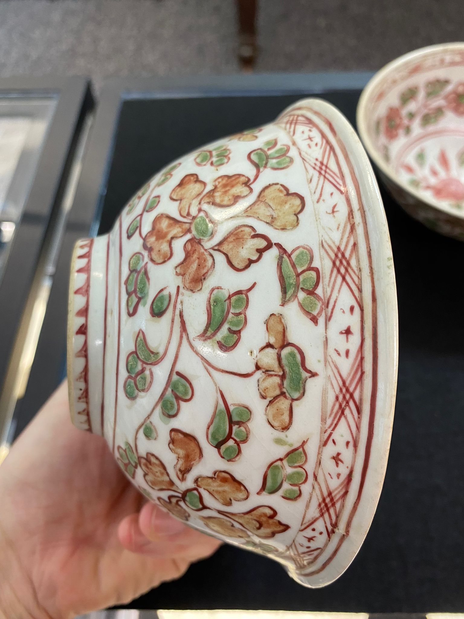 A PAIR OF SWATOW PORCELAIN BOWLS AND A SIMILAR SAUCER - Image 14 of 15