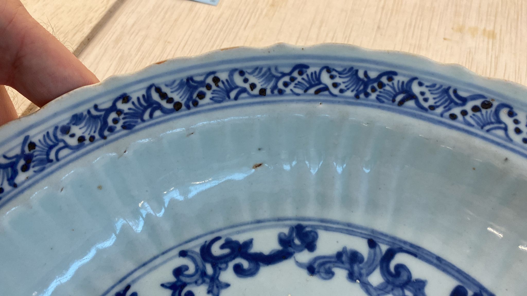 A BLUE AND WHITE PORCELAIN PHOENIX DISH - Image 7 of 13