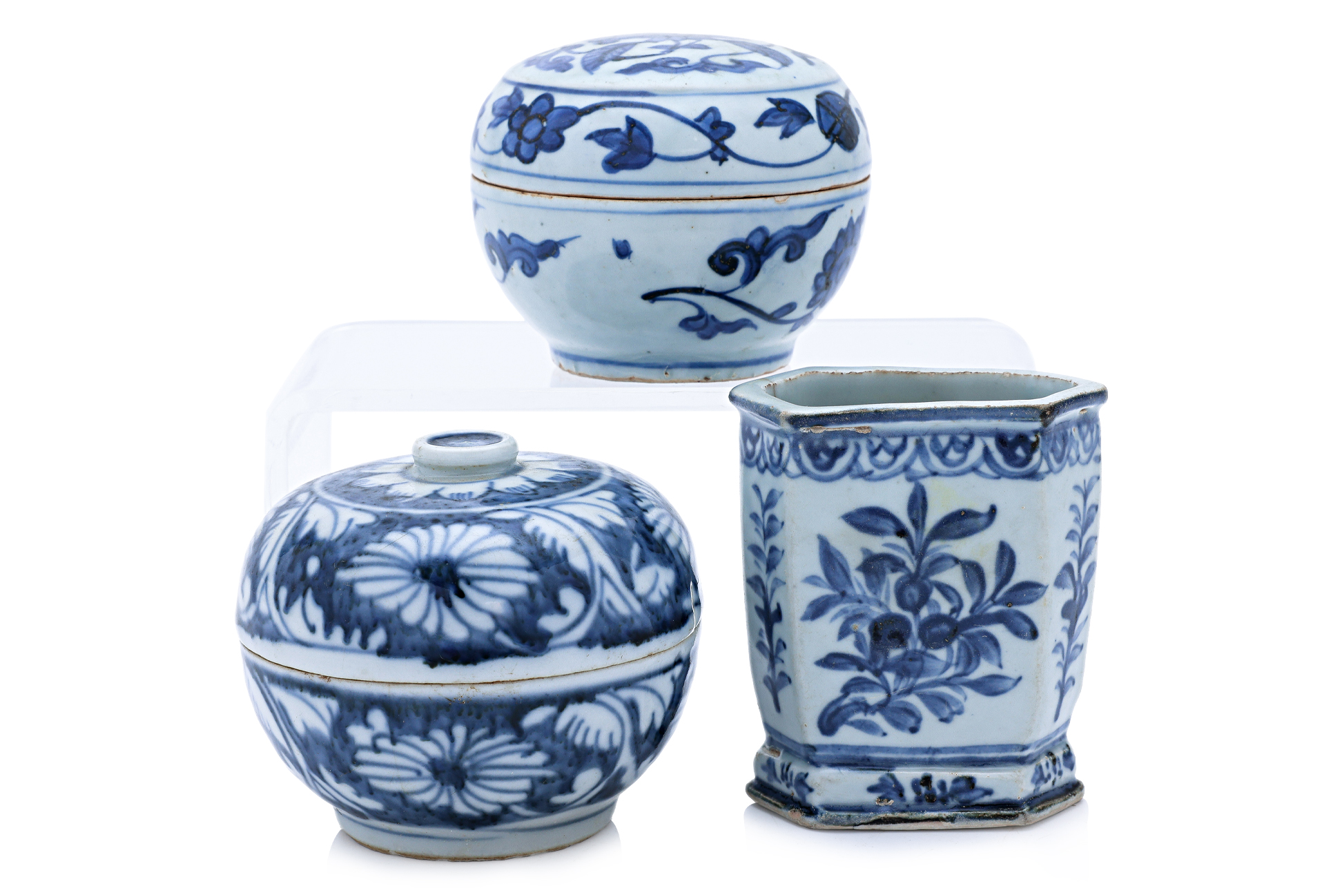 TWO BLUE AND WHITE PORCELAIN BOXES AND A JAR