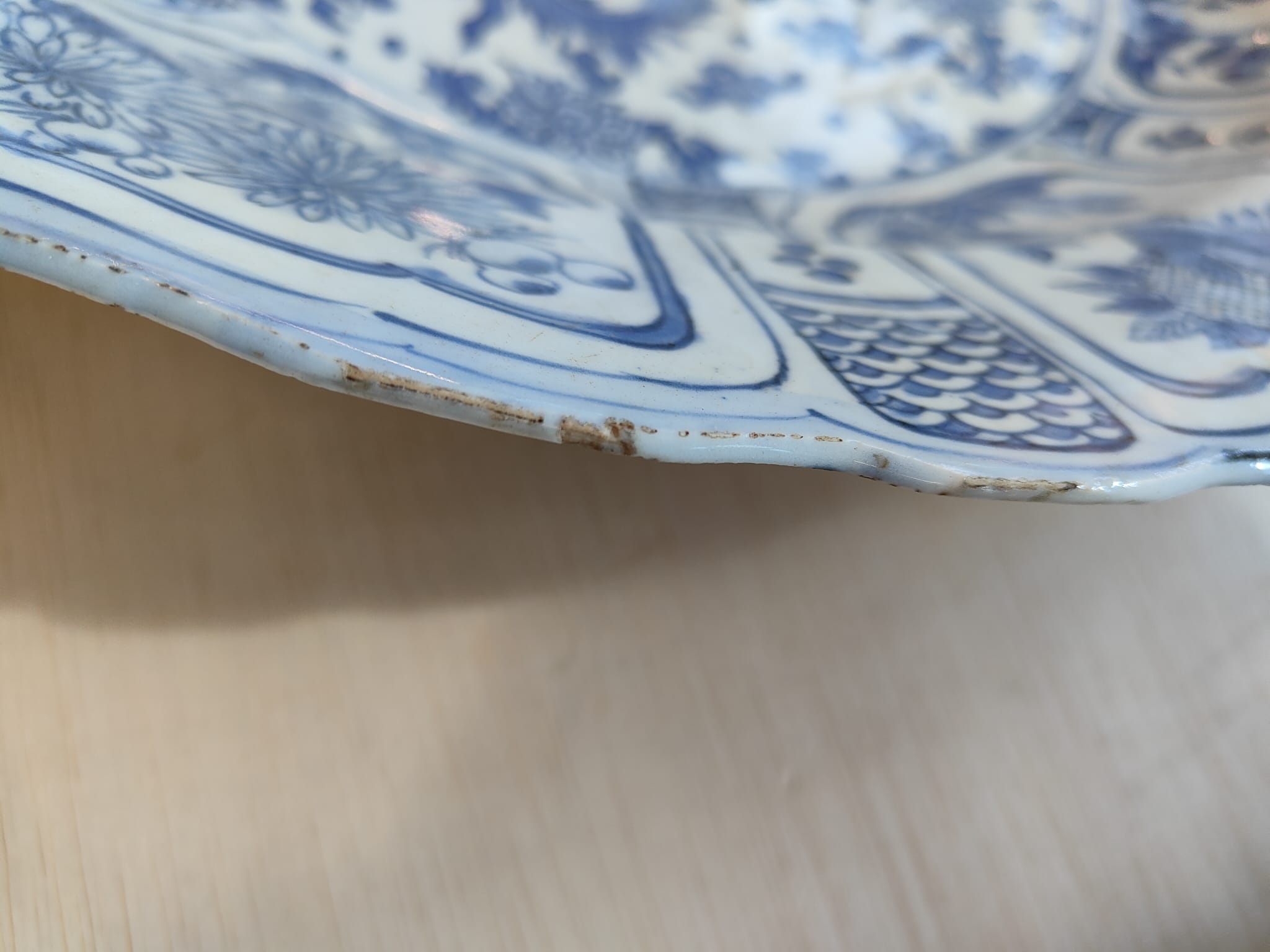 A VERY LARGE BLUE AND WHITE KRAAK DRAGON DISH - Image 9 of 16