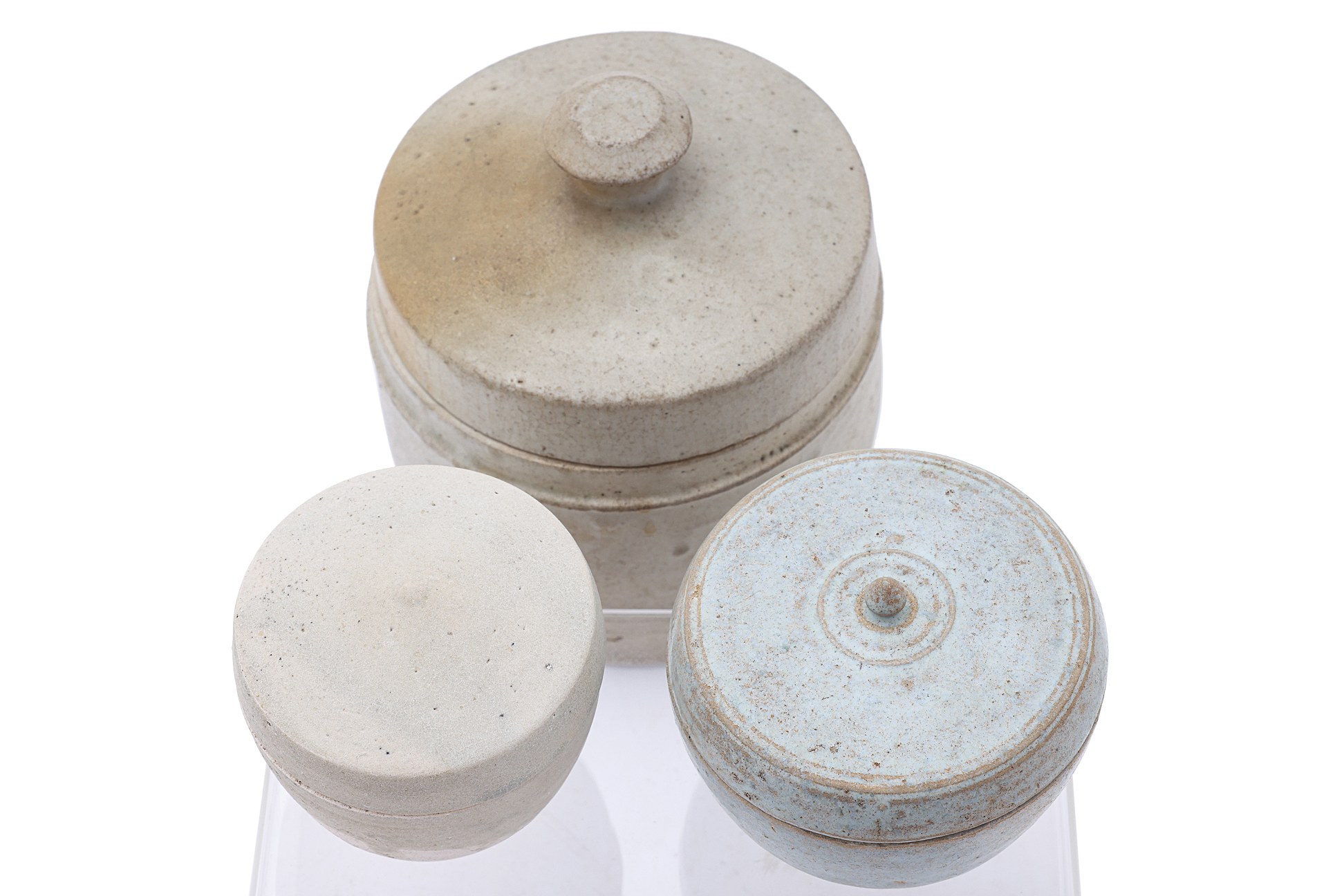 A GROUP OF THREE SOUTH-EAST ASIAN JARS AND COVERS - Image 2 of 4