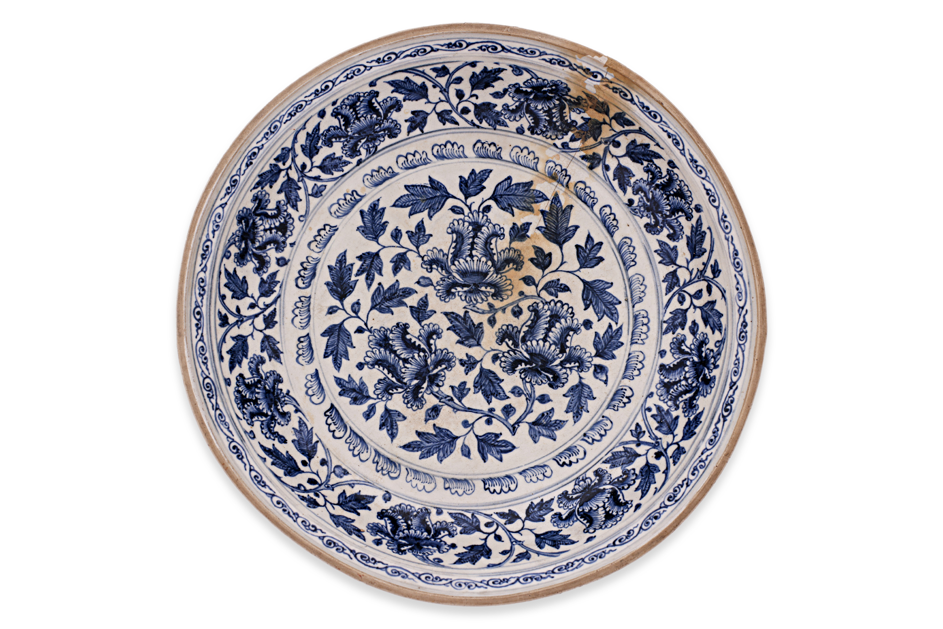 A LARGE VIETNAMESE BLUE AND WHITE PEONY DISH