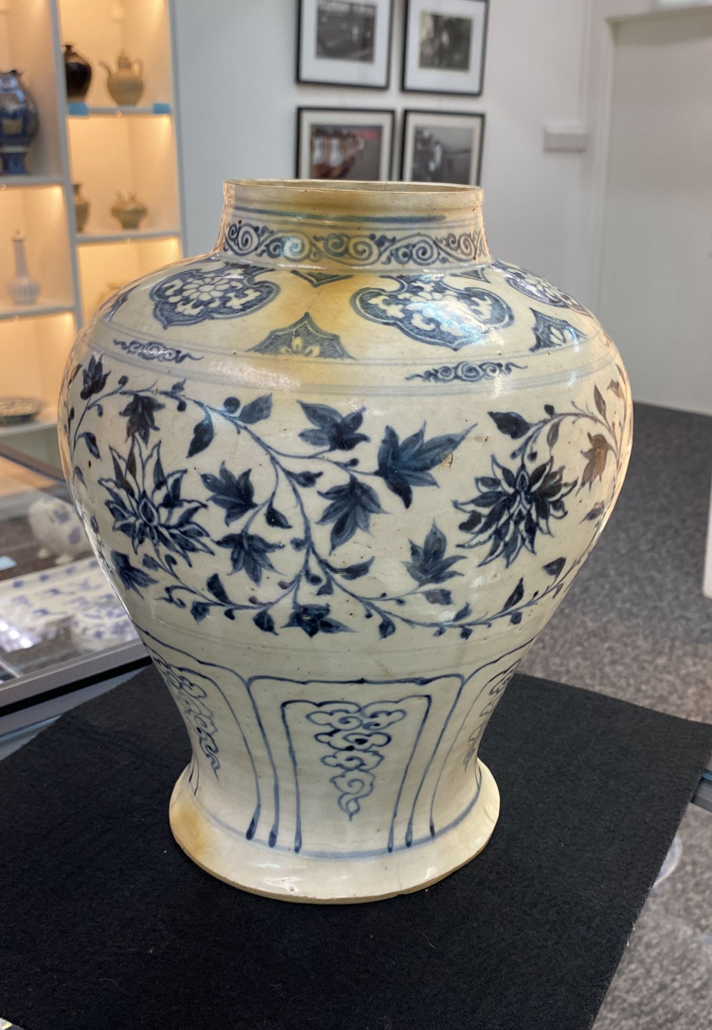 A LARGE VIETNAMESE BLUE AND WHITE BALUSTER JAR - Image 6 of 13