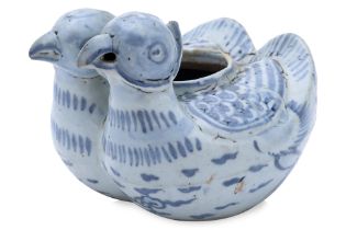 A BLUE AND WHITE PORCELAIN TWIN DUCK WATER DROPPER