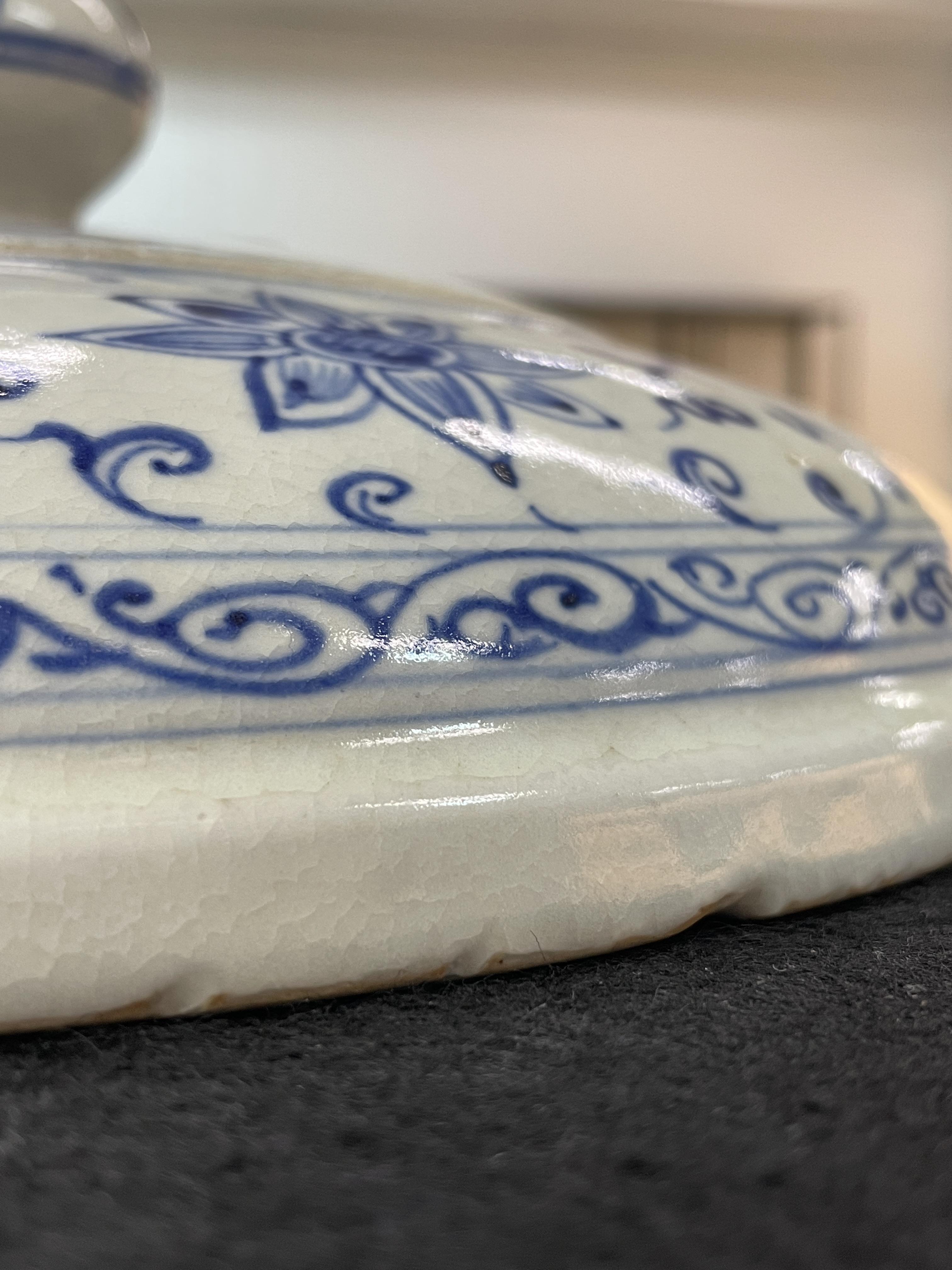 A LARGE AND RARE VIETNAMESE BLUE AND WHITE BOWL AND COVER - Bild 26 aus 29