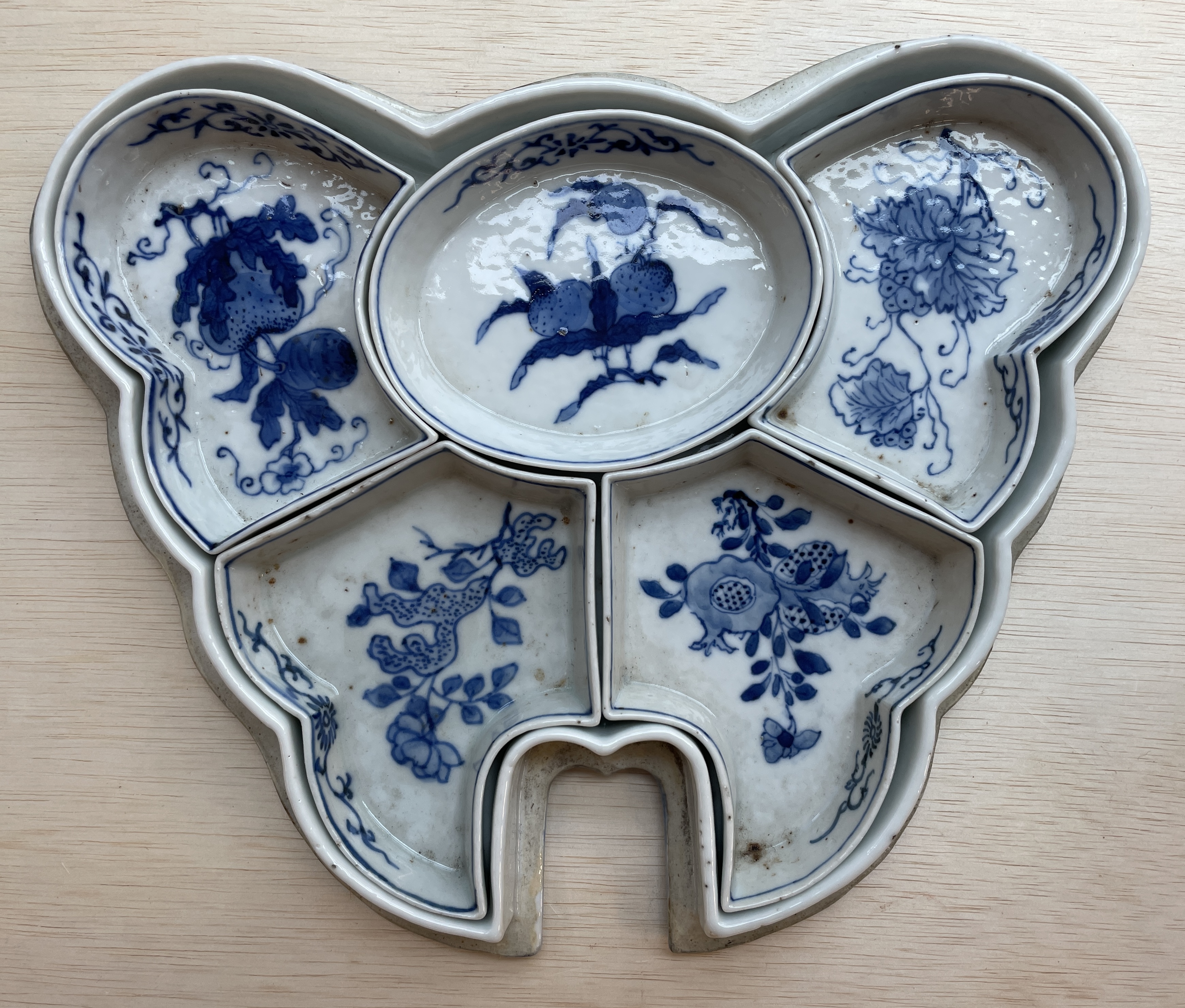 A BLUE AND WHITE PORCELAIN SWEETMEAT SET - Image 7 of 11