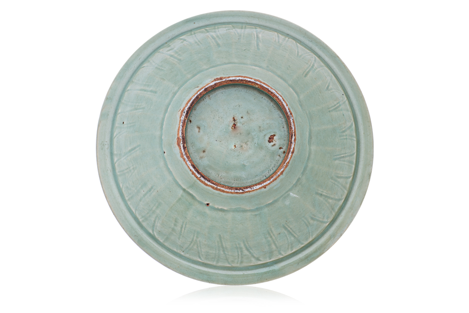 A LARGE MOULDED LONGQUAN CELADON TWIN FISH DISH - Image 3 of 14