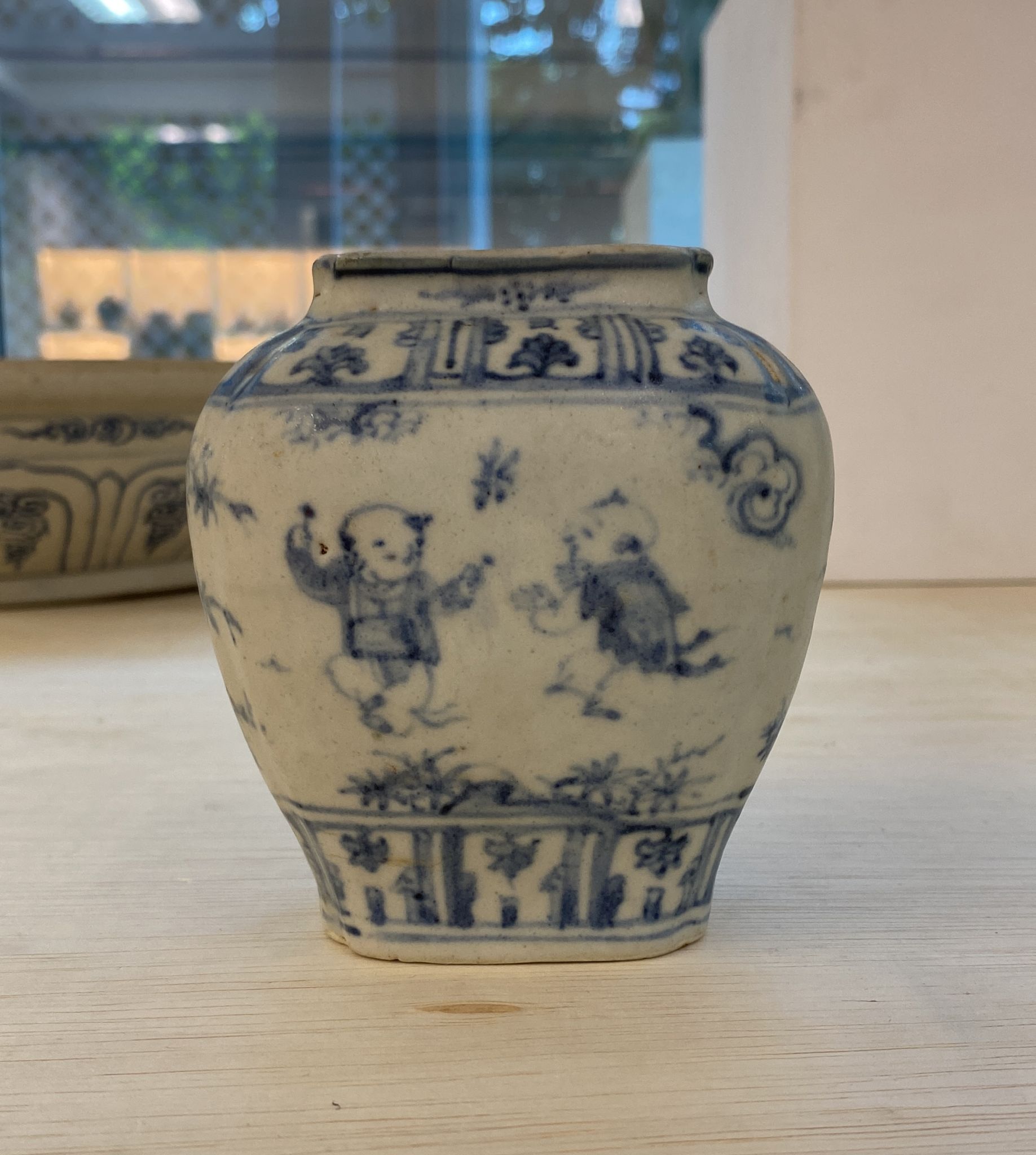A BLUE AND WHITE PORCELAIN BOYS JAR - Image 7 of 11