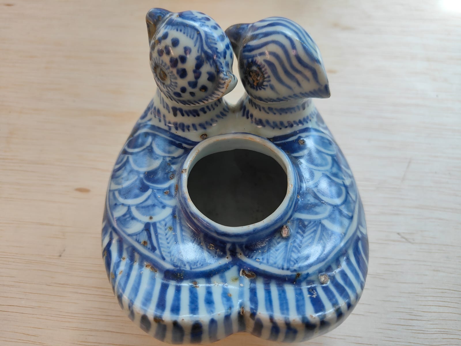 A BLUE AND WHITE TWIN DUCK WATER DROPPER AND COVER - Bild 17 aus 17
