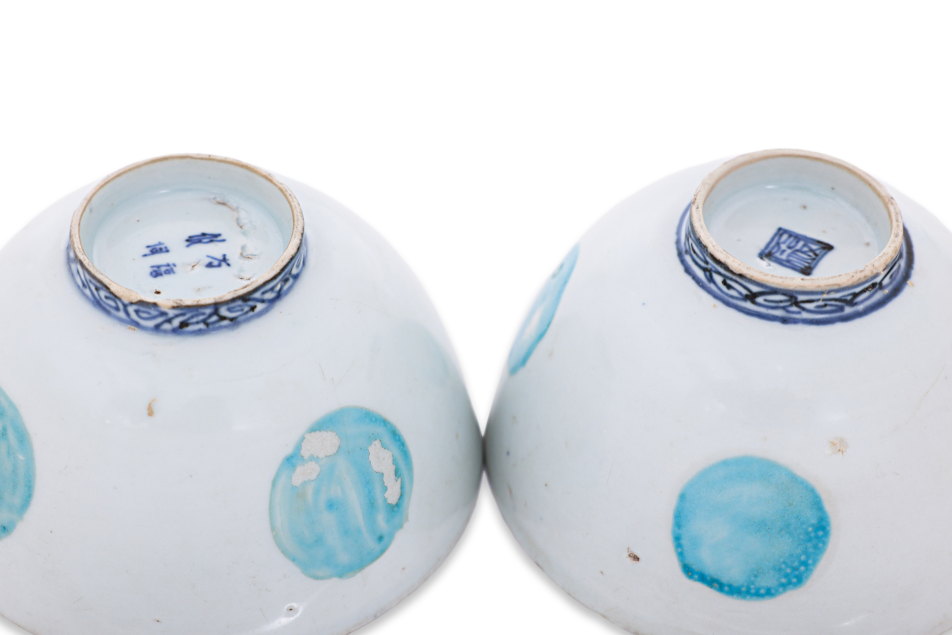 TWO BLUE AND WHITE AND ENAMELLED BOWLS - Bild 4 aus 5