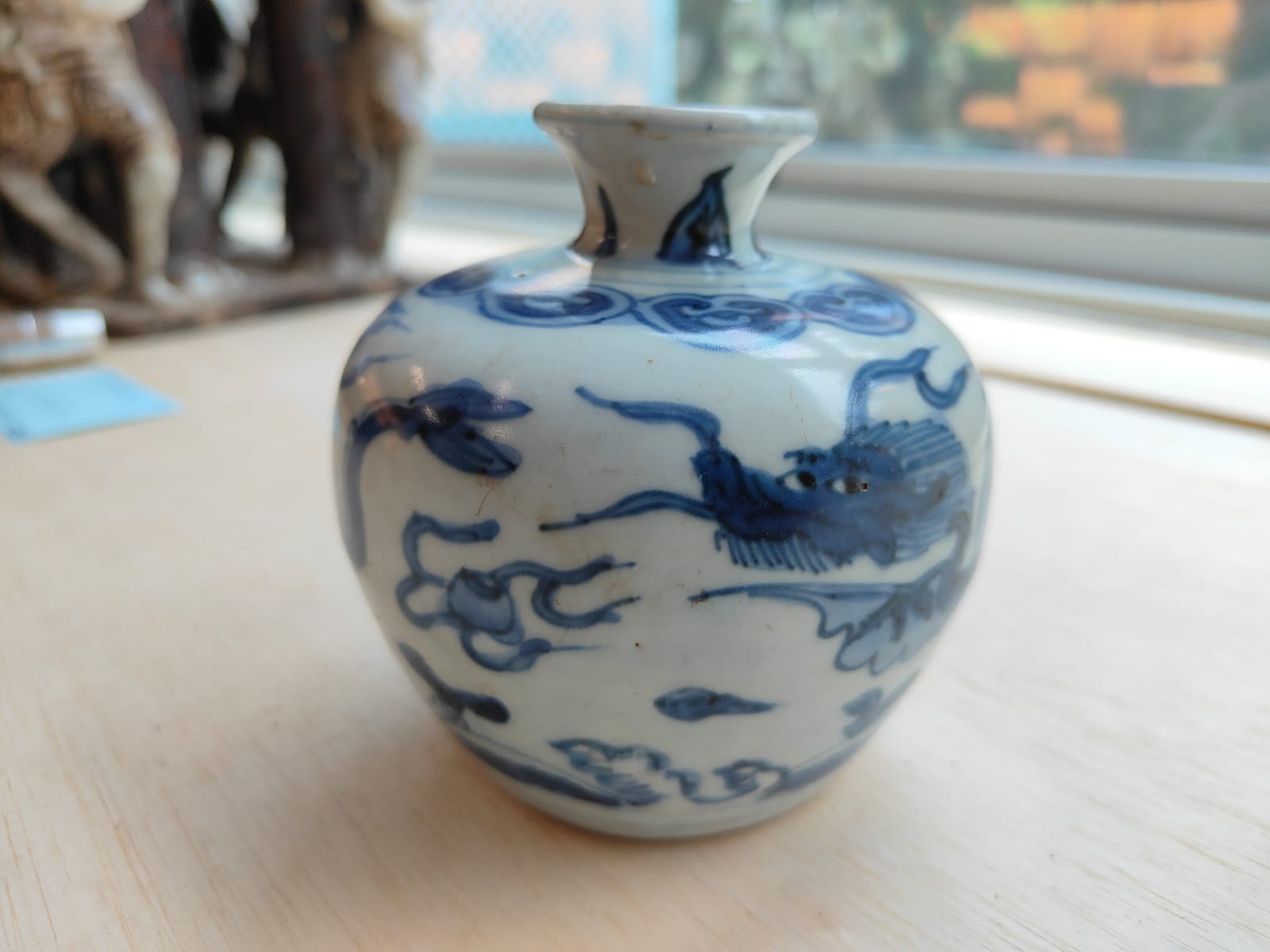 A BLUE AND WHITE PORCELAIN WINGED DRAGON JARLET - Image 6 of 11