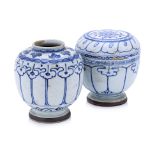 A VIETNAMESE BLUE AND WHITE JARLET AND COVERED BOX