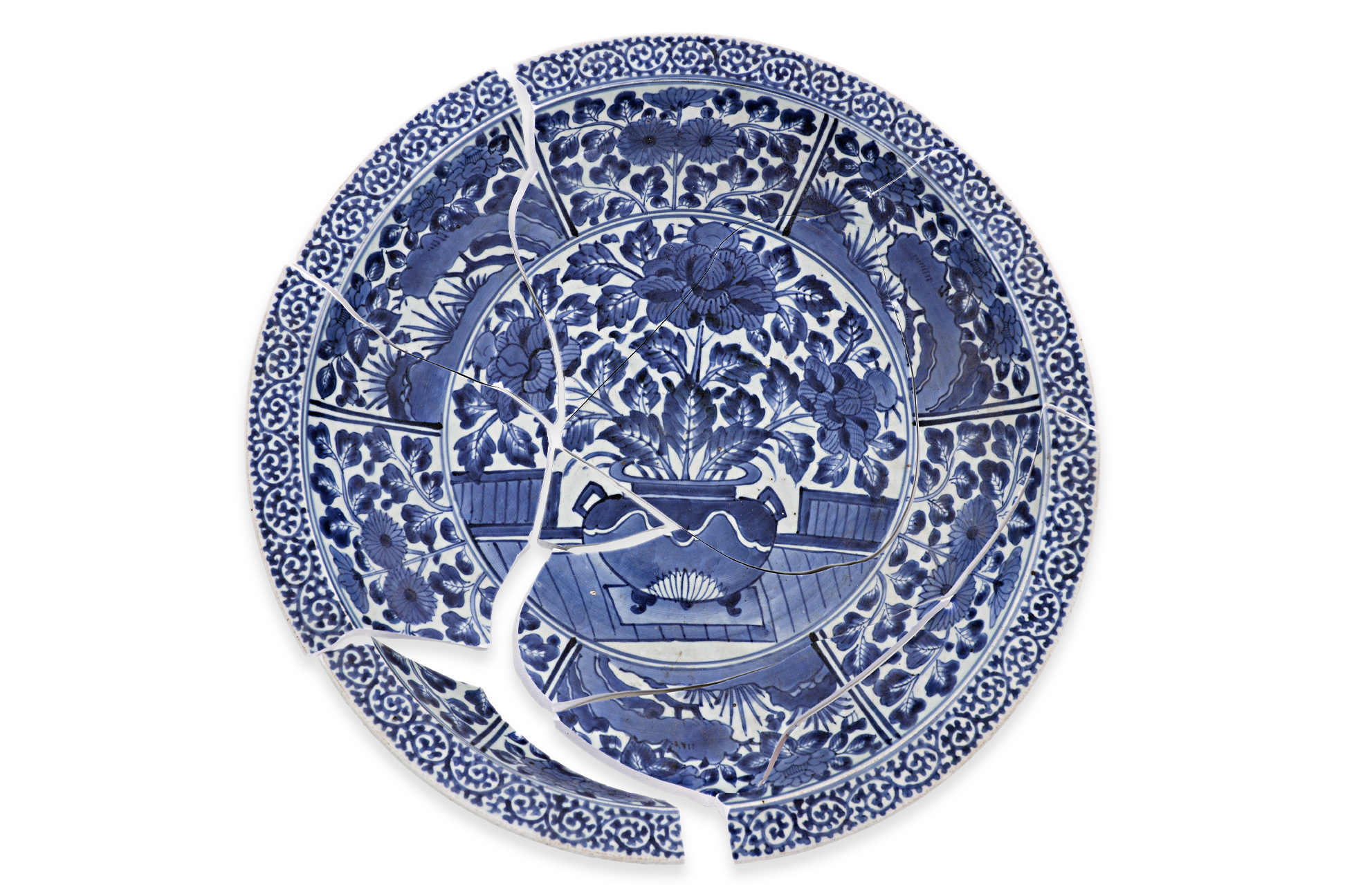 A LARGE BLUE AND WHITE DISH (FOR RESTORATION)