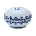 A LARGE ISLAMIC MARKET BLUE AND WHITE CIRCULAR BOX AND COVER