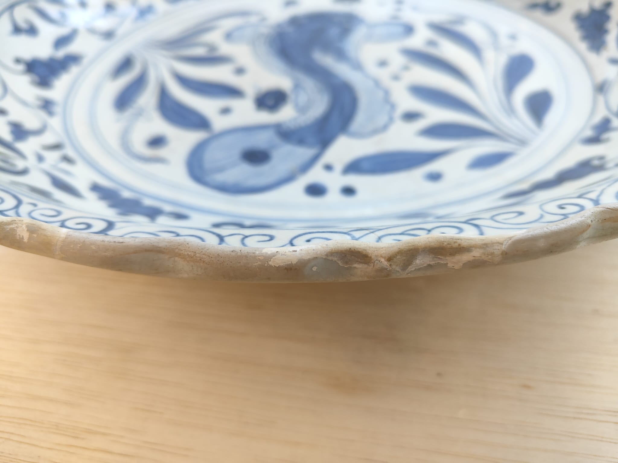 A LARGE VIETNAMESE BLUE AND WHITE FISH DISH - Image 7 of 12