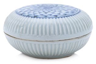 A BLUE AND WHITE PORCELAIN CIRCULAR BOX AND COVER