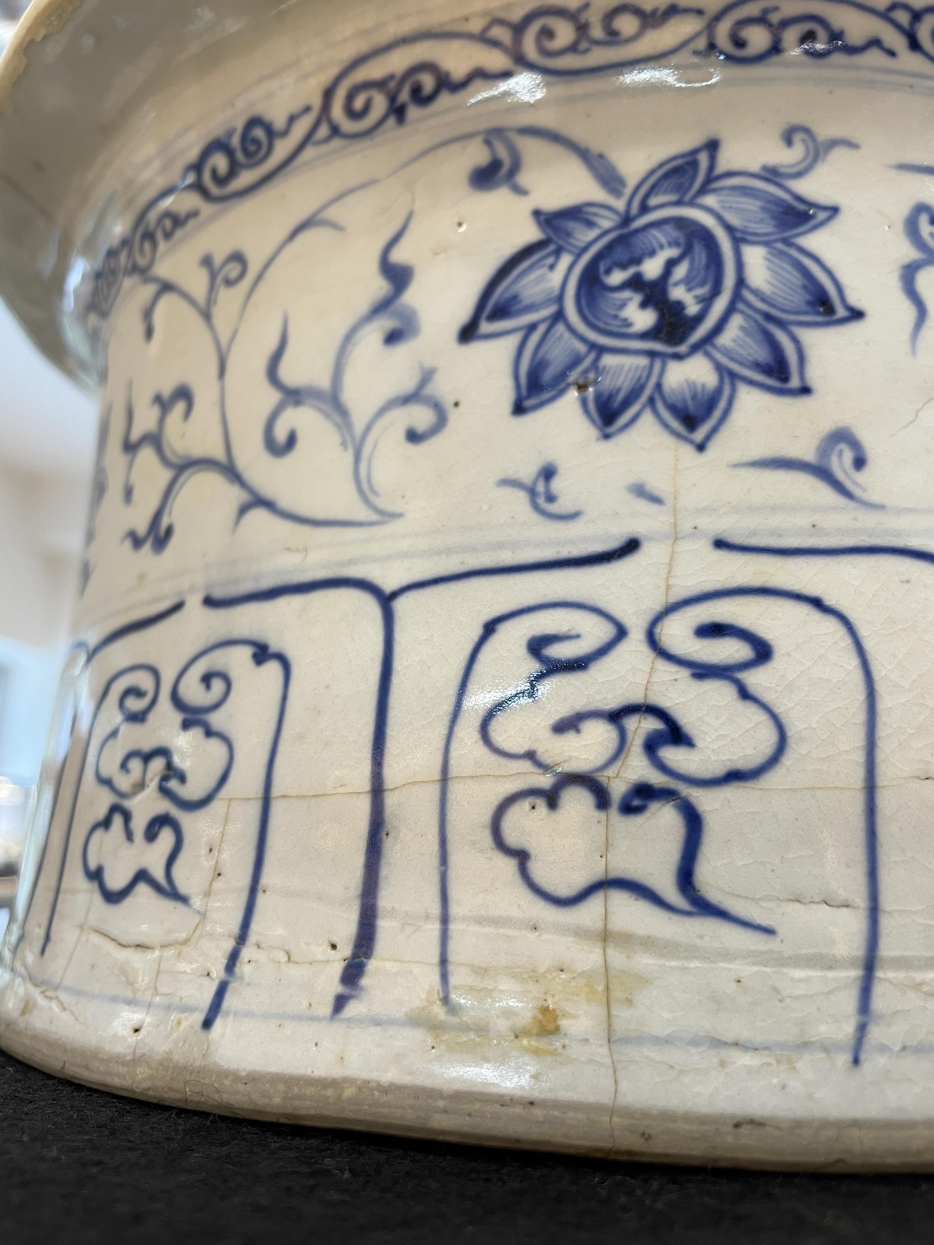A LARGE AND RARE VIETNAMESE BLUE AND WHITE BOWL AND COVER - Image 13 of 29
