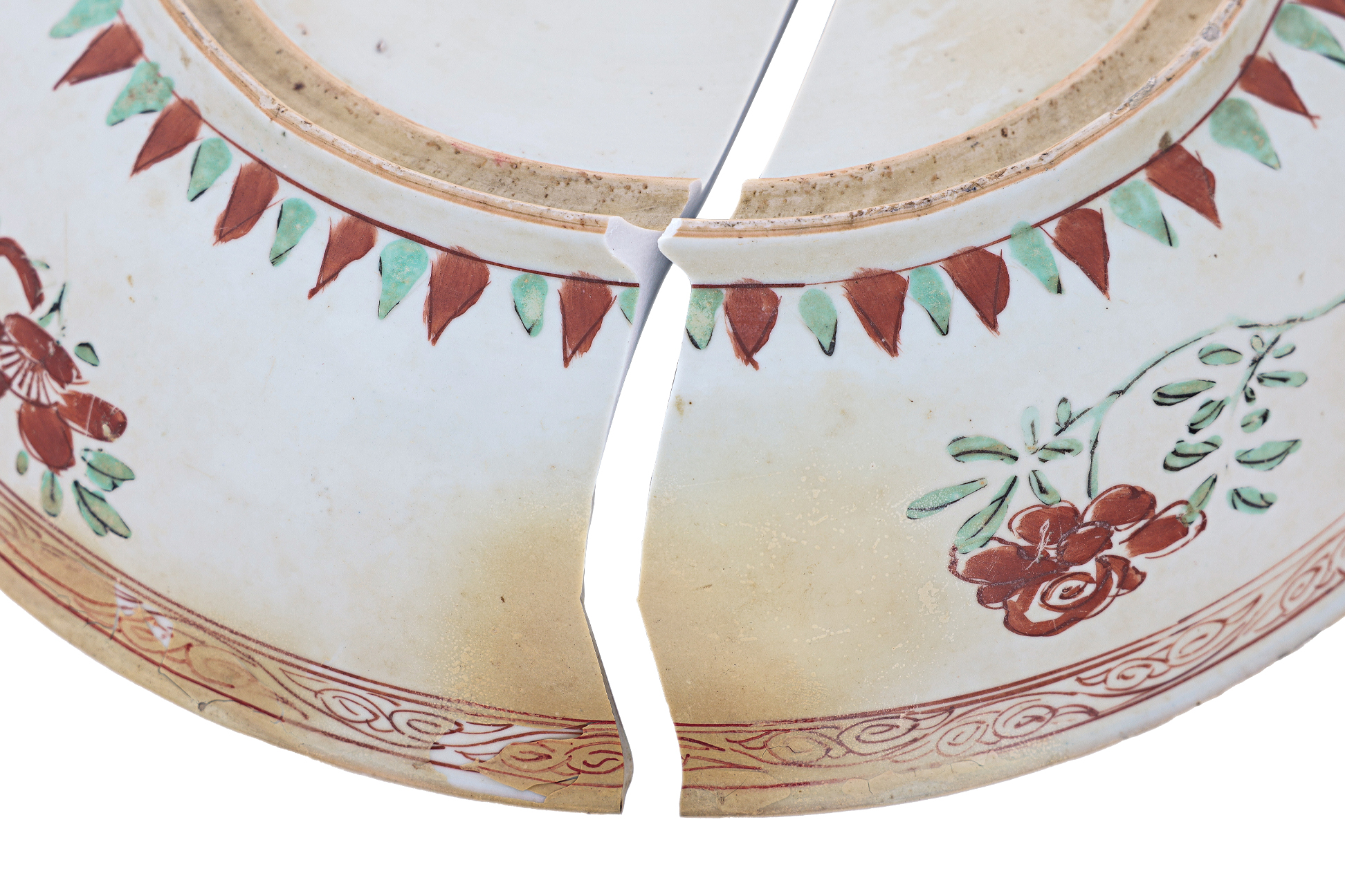 A SWATOW POLYCHROME DISH (FOR RESTORATION) - Image 3 of 4