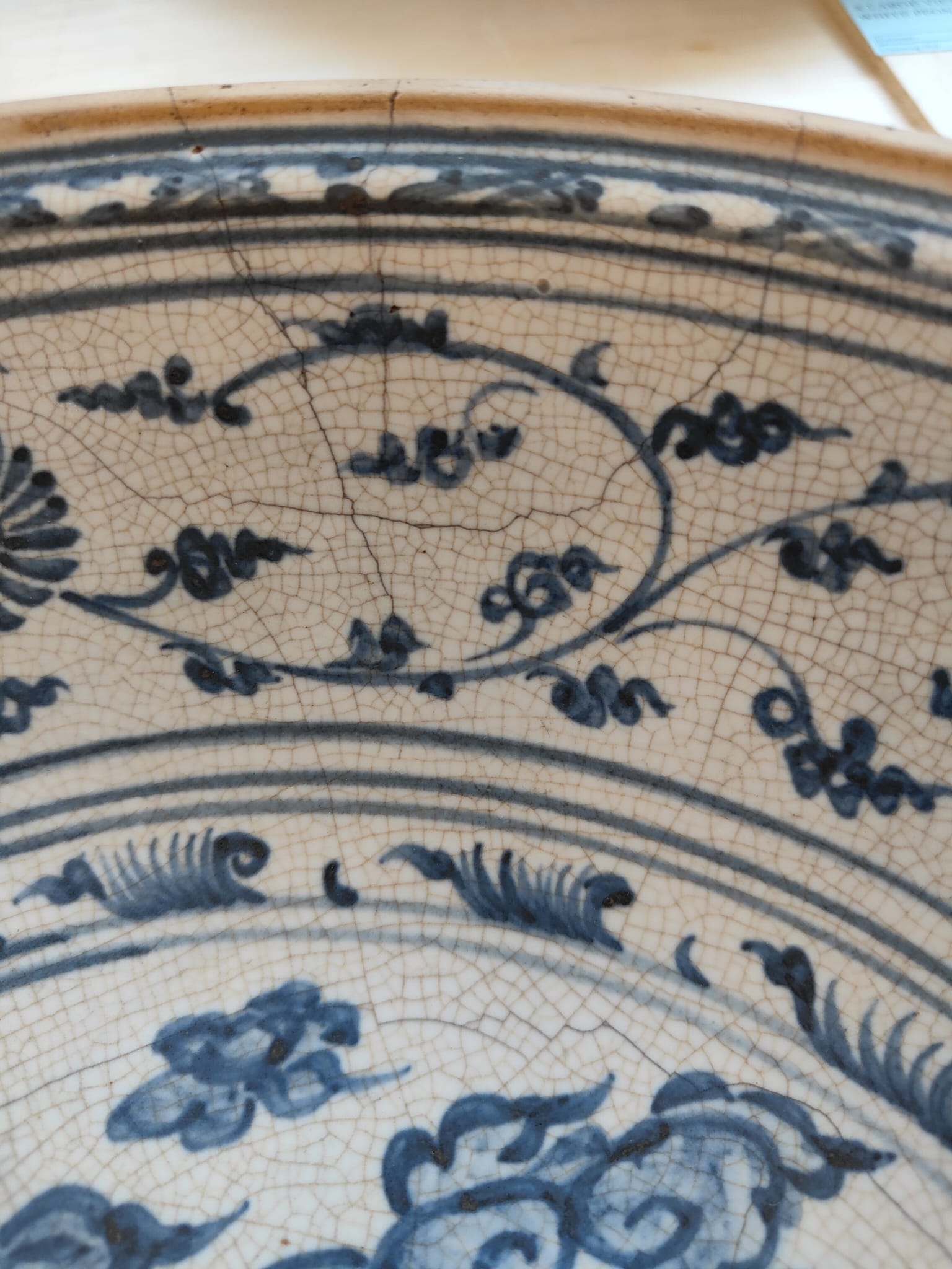 A LARGE VIETNAMESE BLUE AND WHITE DISH WITH FLYING CRANE - Image 7 of 8