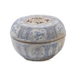 A LARGE VIETNAMESE BLUE AND WHITE BOX WITH PIERCED COVER