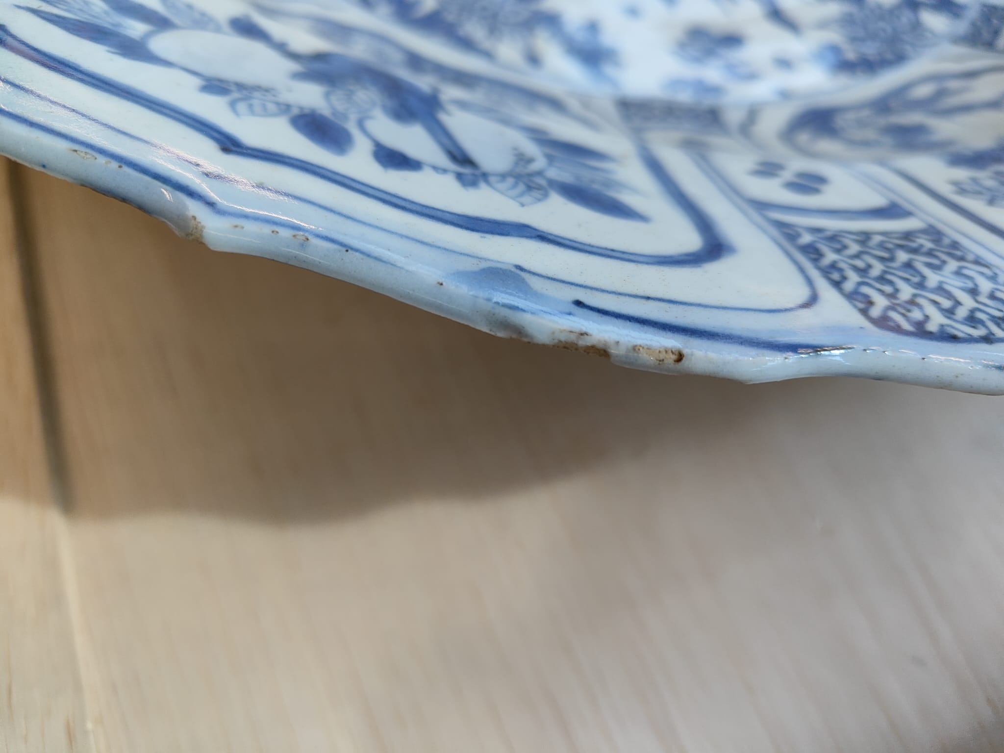 A VERY LARGE BLUE AND WHITE KRAAK DRAGON DISH - Image 5 of 16
