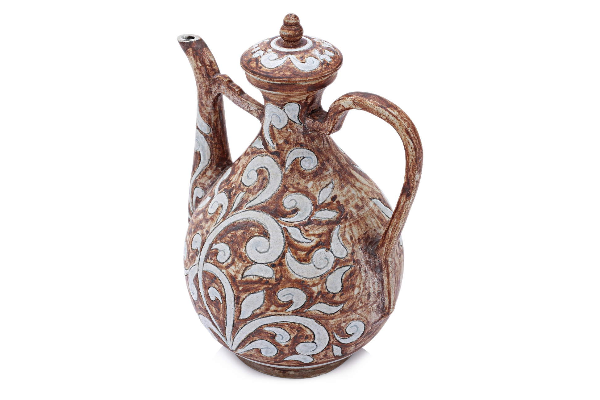 A BROWN AND WHITE SGRAFFITO GLAZED EWER AND COVER - Image 2 of 5