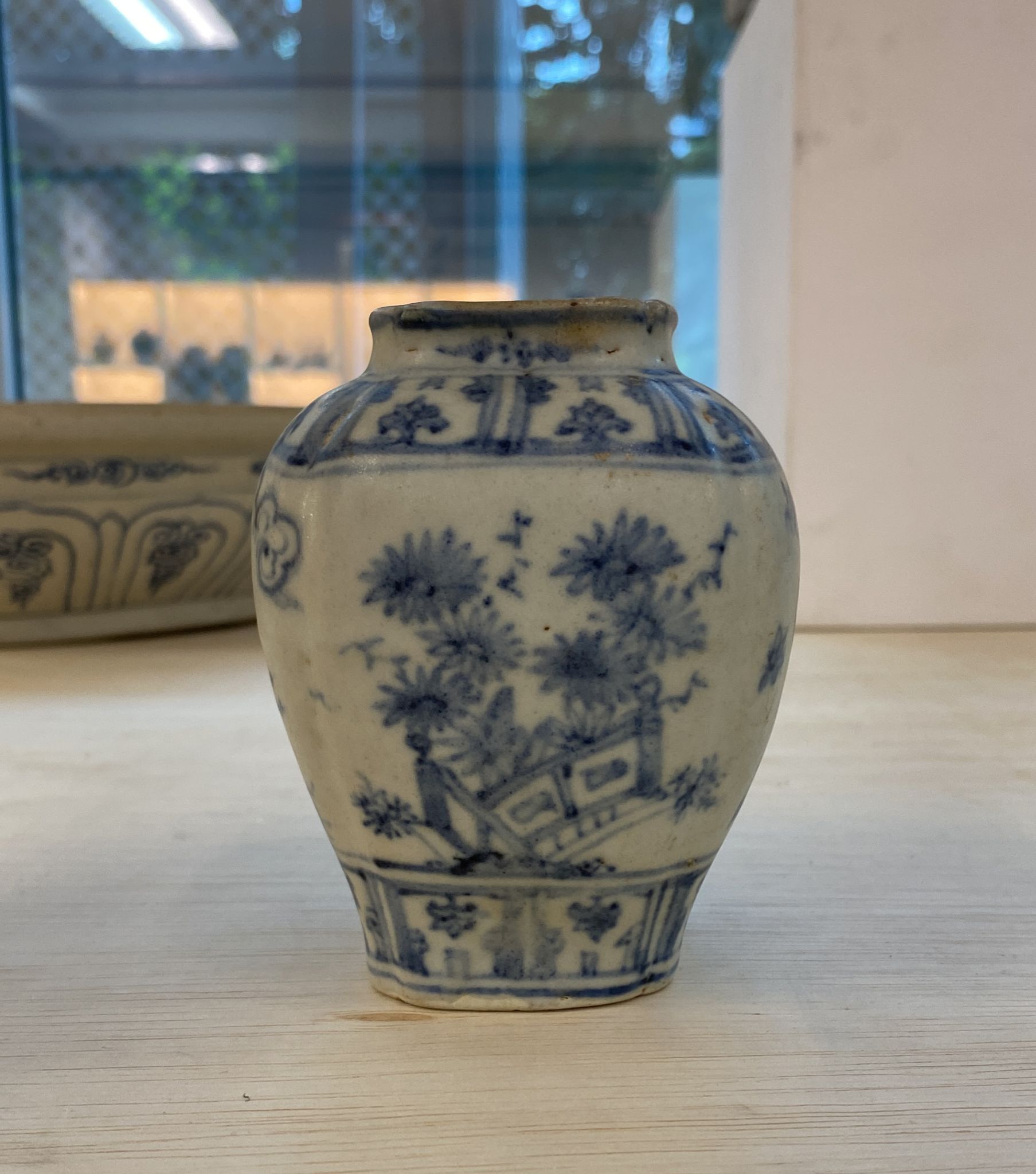 A BLUE AND WHITE PORCELAIN BOYS JAR - Image 6 of 11