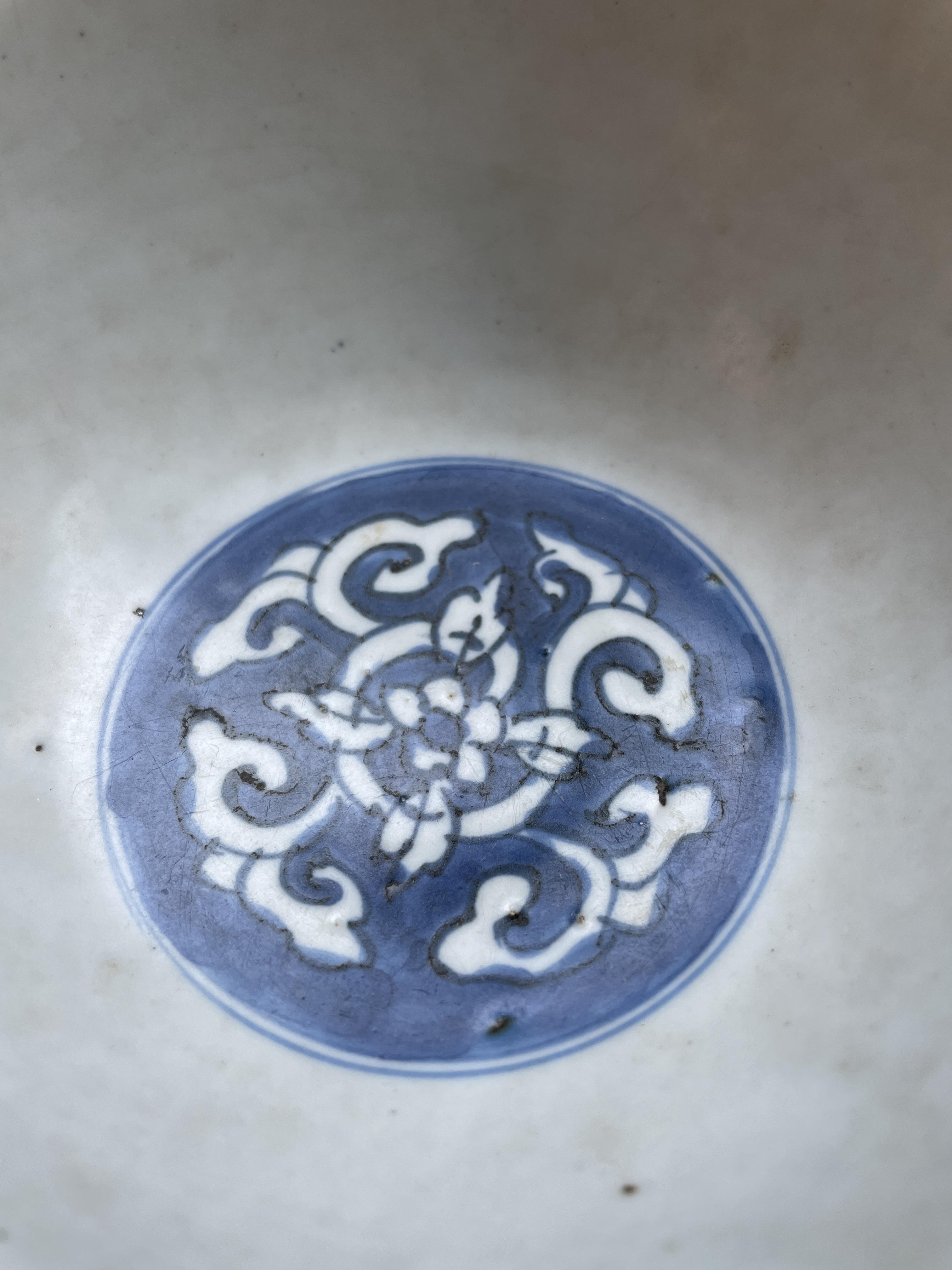 A BLUE AND WHITE PORCELAIN CRANES BOWL - Image 8 of 10