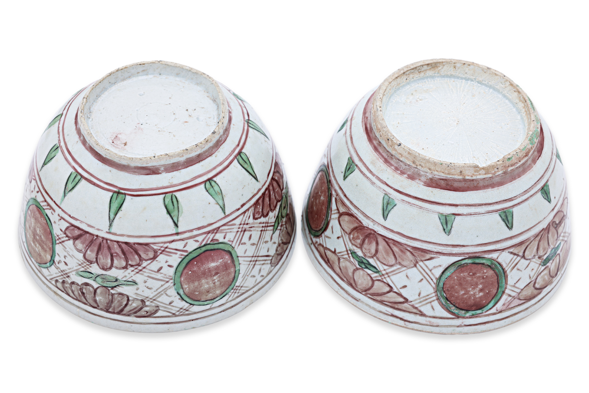 A PAIR OF SWATOW PORCELAIN BOWLS AND COVERS - Image 5 of 5
