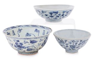 THREE BLUE AND WHITE PORCELAIN BOWLS