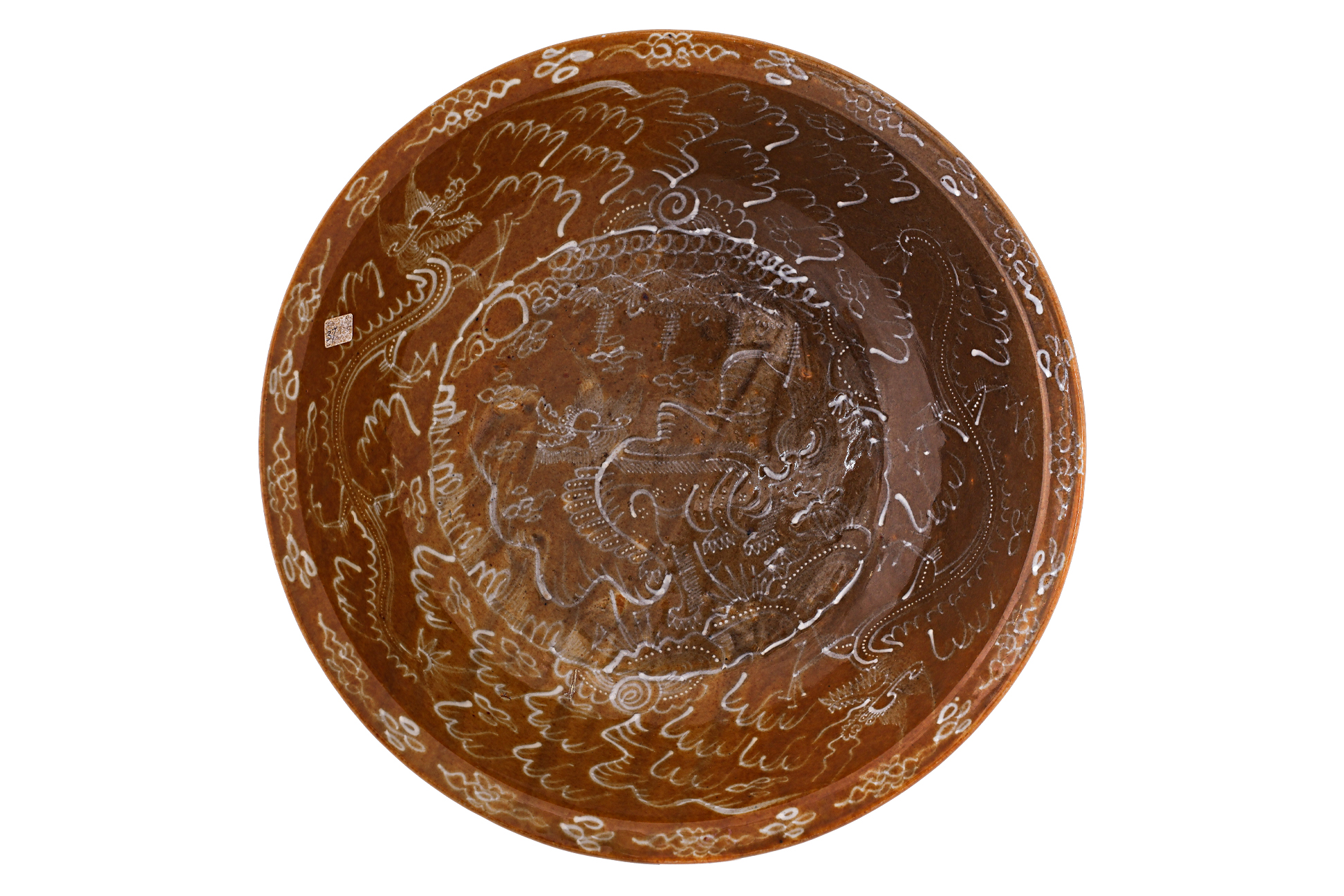 A LARGE SWATOW SLIP-DECORATED RUSSET GROUND BOWL