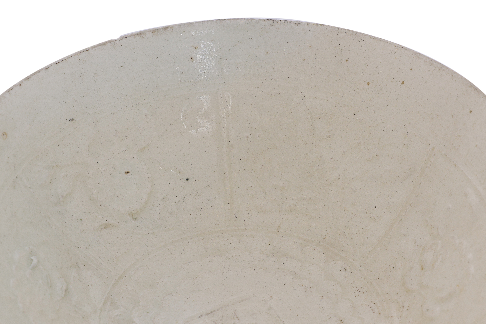 A WHITE GLAZED MOULDED THREE FLOWERS BOWL - Image 4 of 12