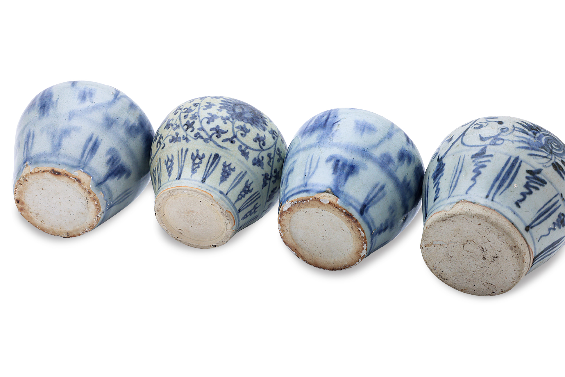 A GROUP OF FOUR BLUE AND WHITE LOTUS SCROLL JARS - Image 3 of 5
