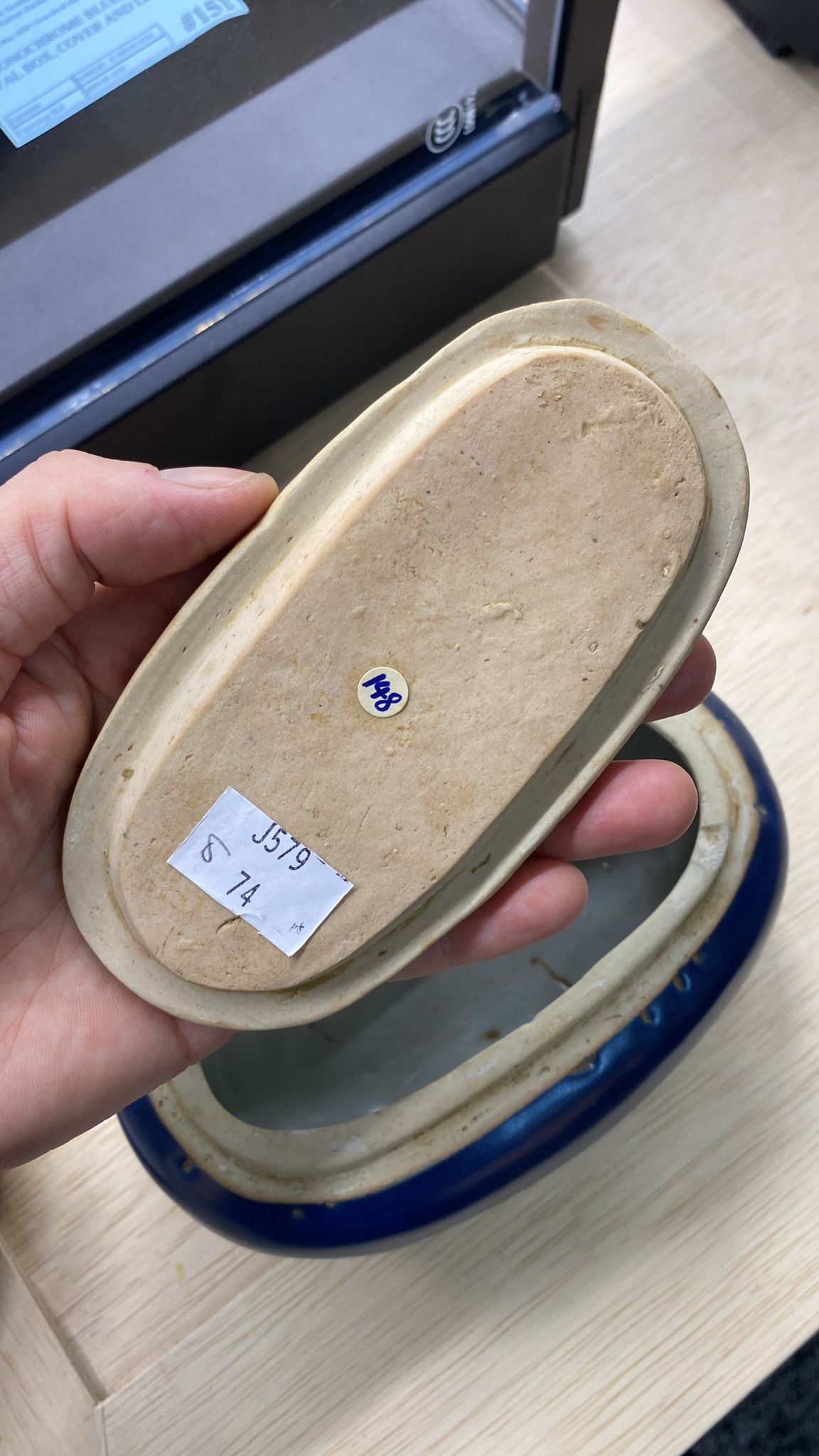 A MONOCHROME BLUE-GLAZED OVAL BOX, COVER AND LINER - Image 17 of 18