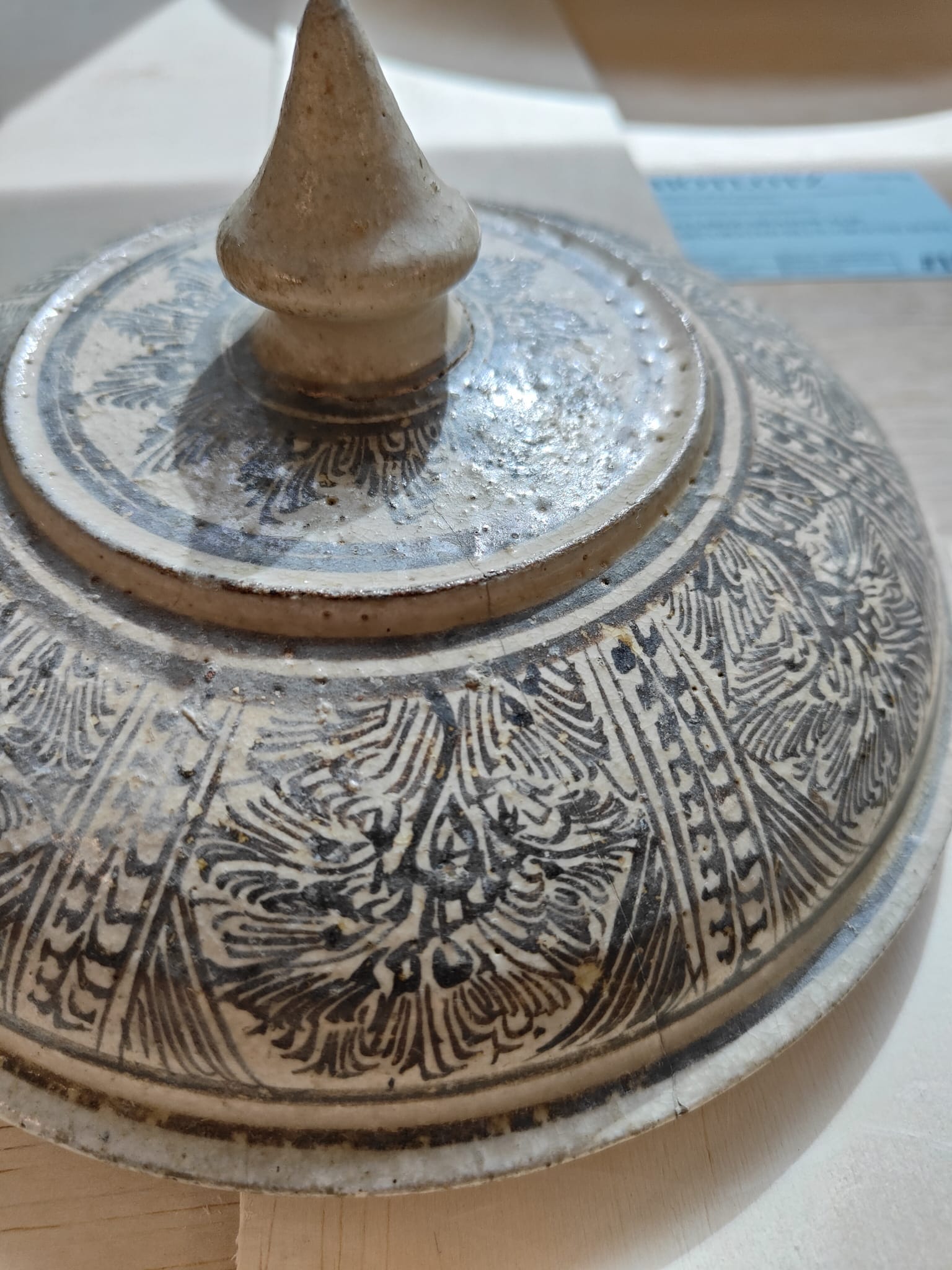 A LARGE THAI BOWL AND COVER - Image 8 of 11